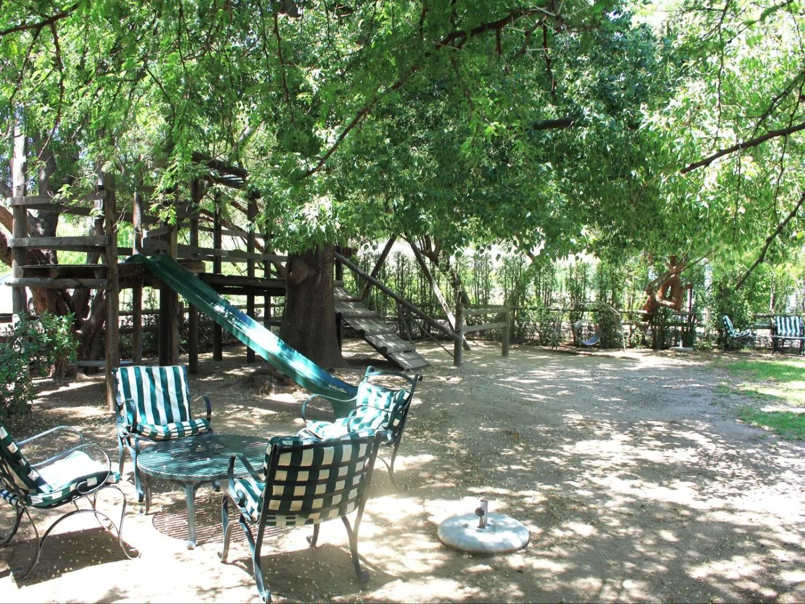 Garden view in The Barn On 62 - Cottages