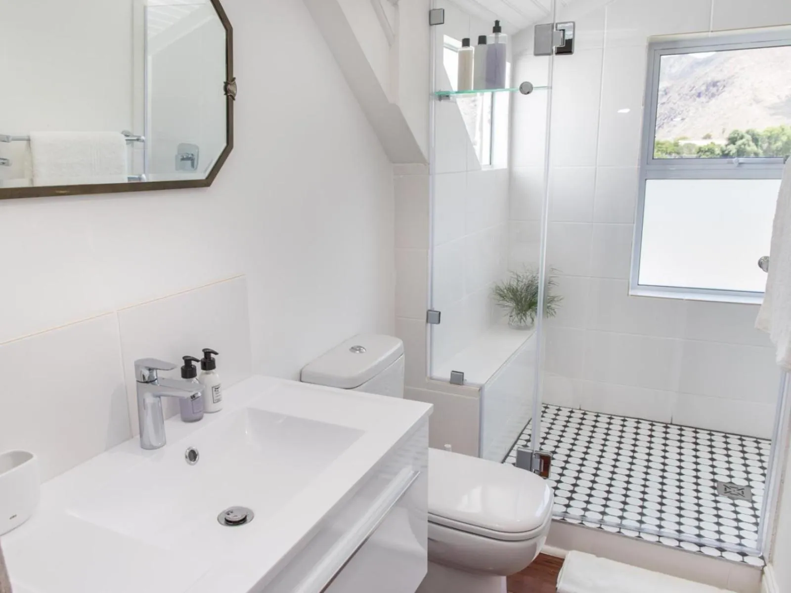 Bathroom in The Barn On 62 - Cottages