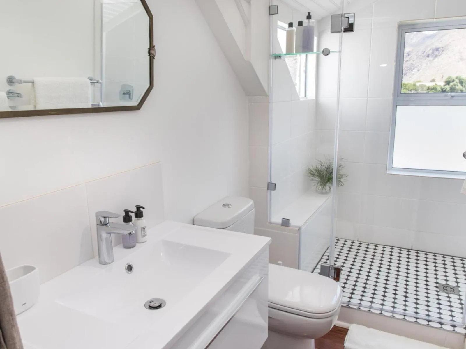 Bathroom in The Barn On 62 - Cottages