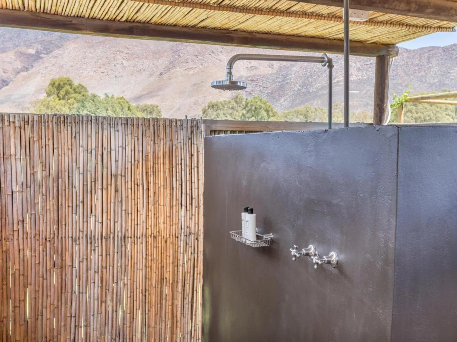 Shower in The Barn On 62 - Cottages
