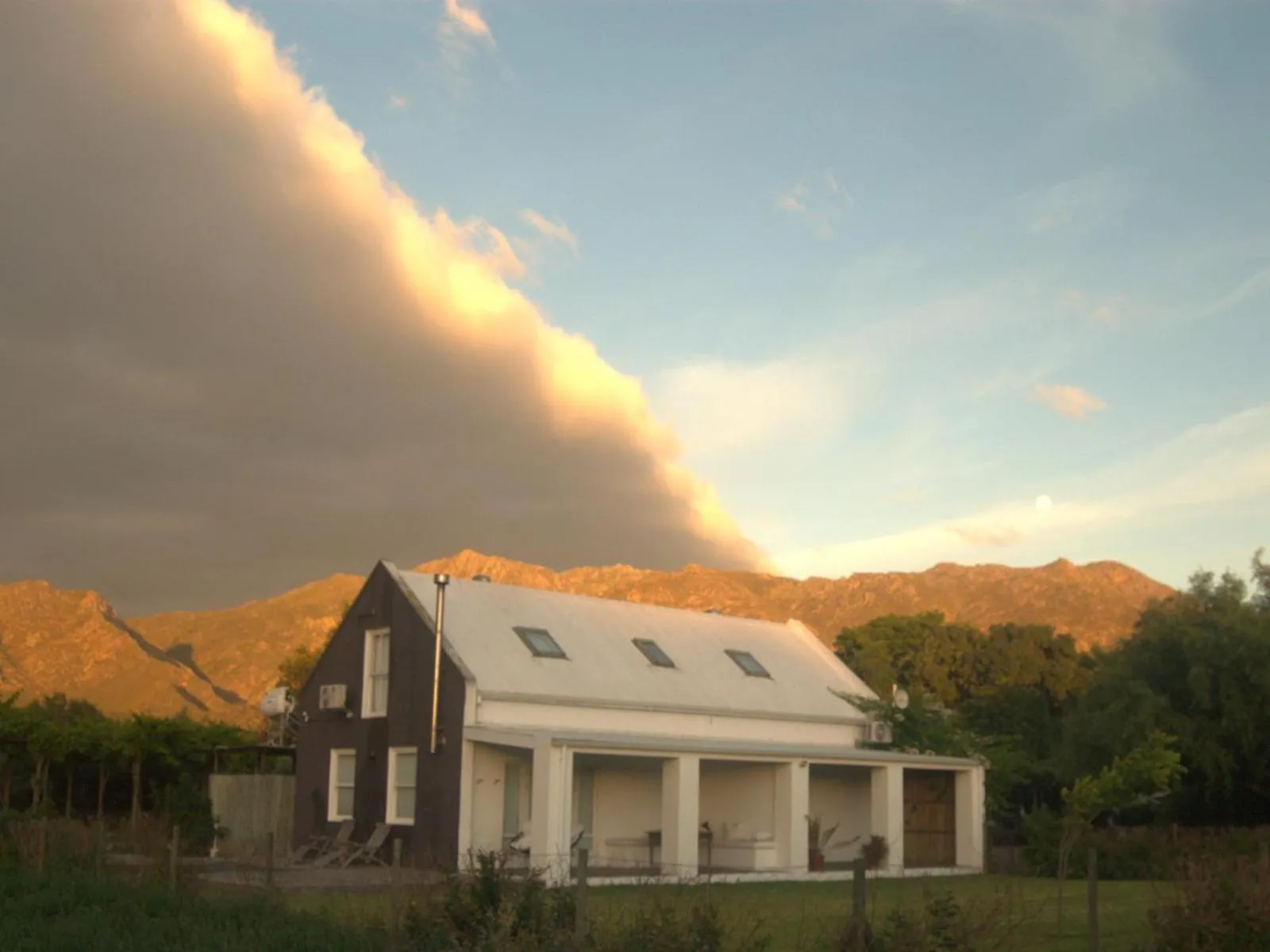 Natural landscape in The Barn On 62 - Cottages