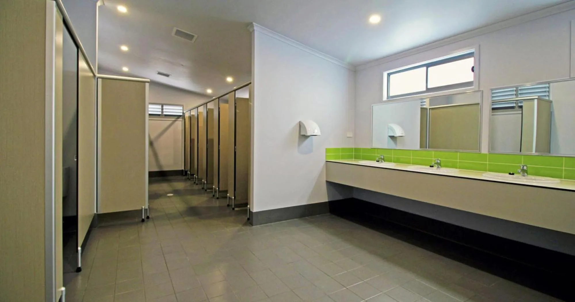 Bathroom in Nobby Beach Holiday Village