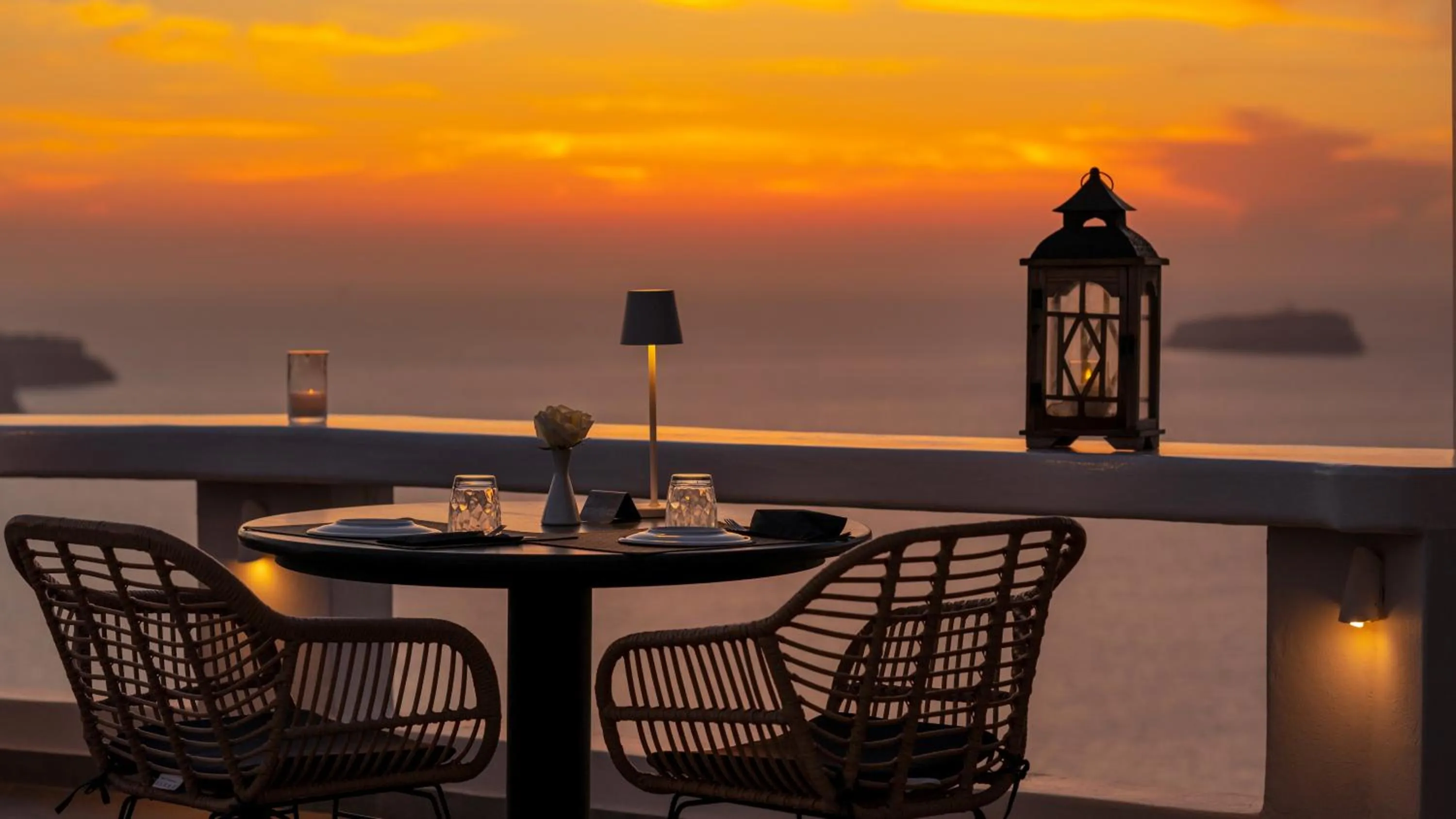 Restaurant/places to eat in Athermi Suites - Adults Only