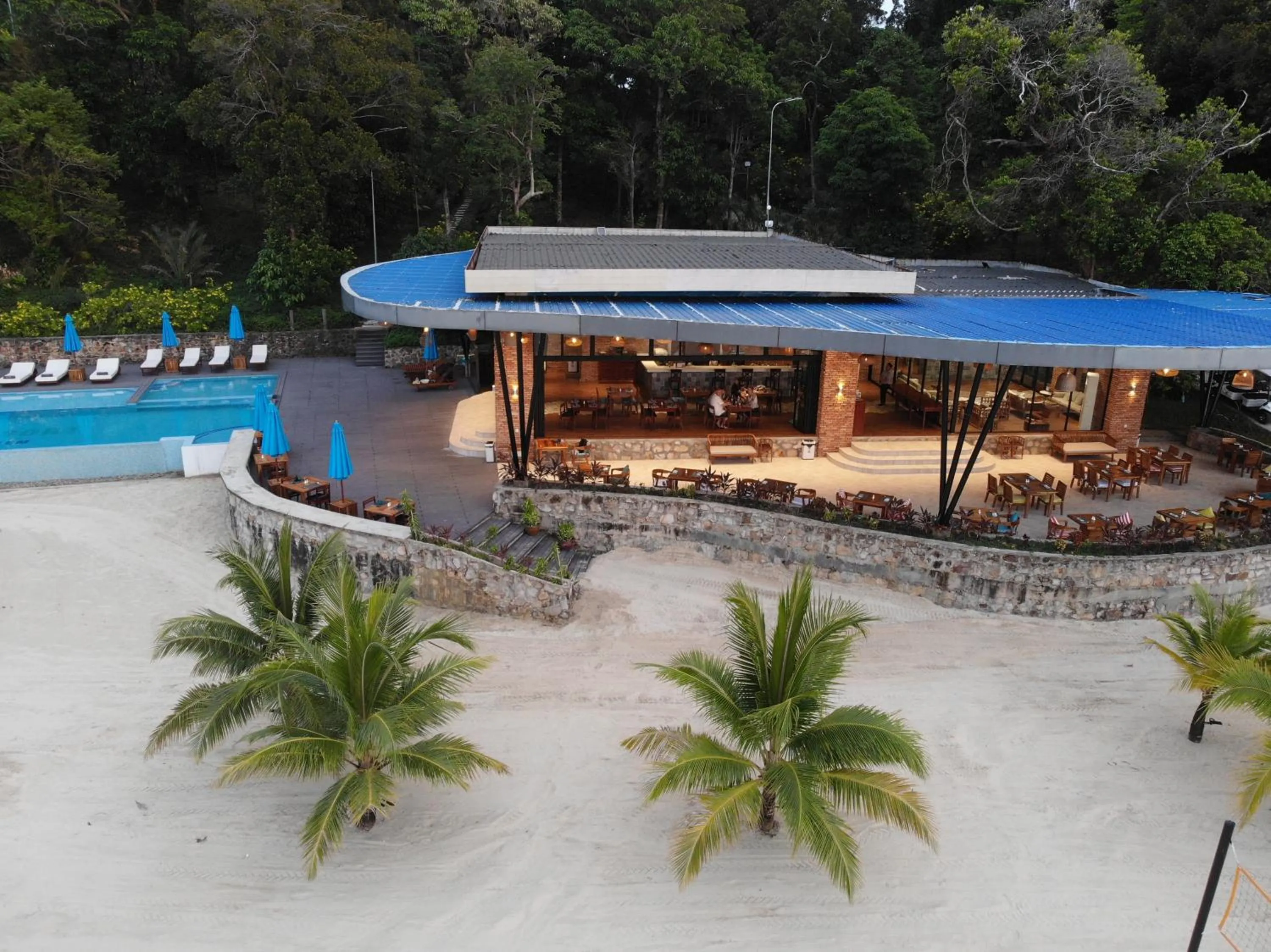 Restaurant/places to eat in Pearl Beach Resort & Spa