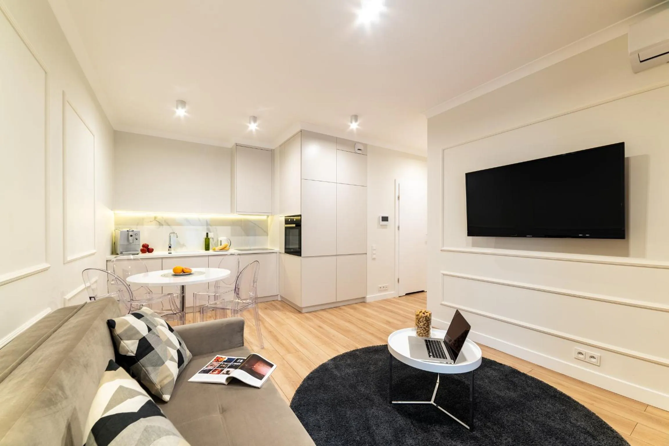 Dining area in Mennica Central Apartments