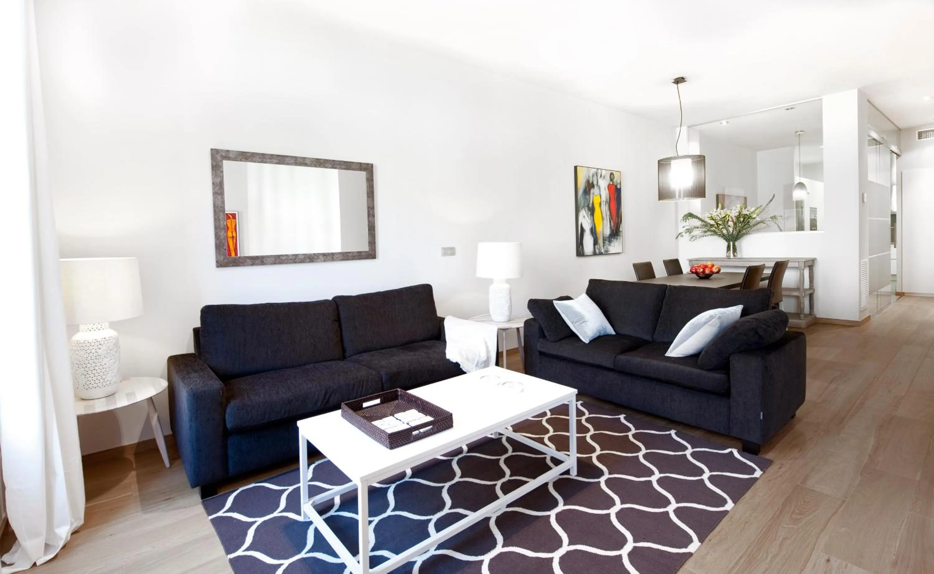 Deluxe Four-Bedroom Apartment in Aspasios Rambla Catalunya Apartments