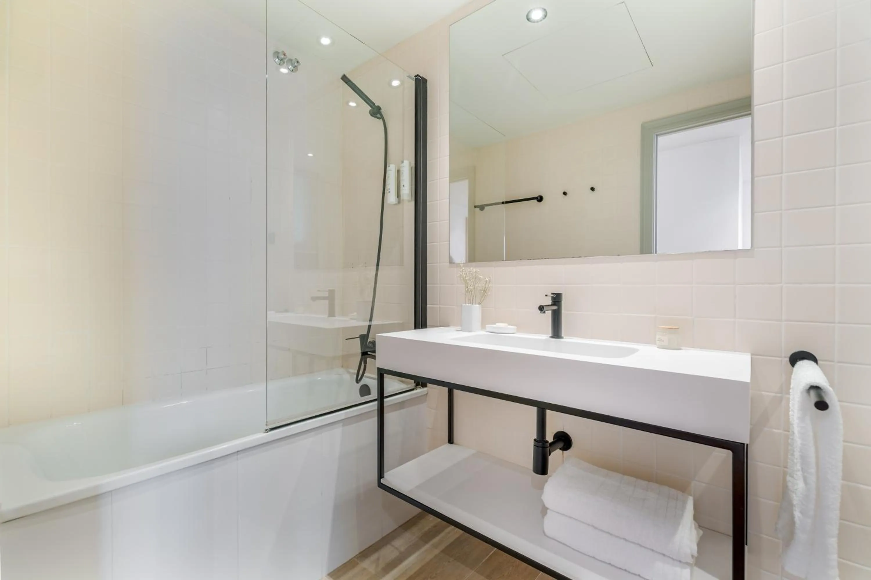 Bathroom in Aspasios Rambla Catalunya Apartments