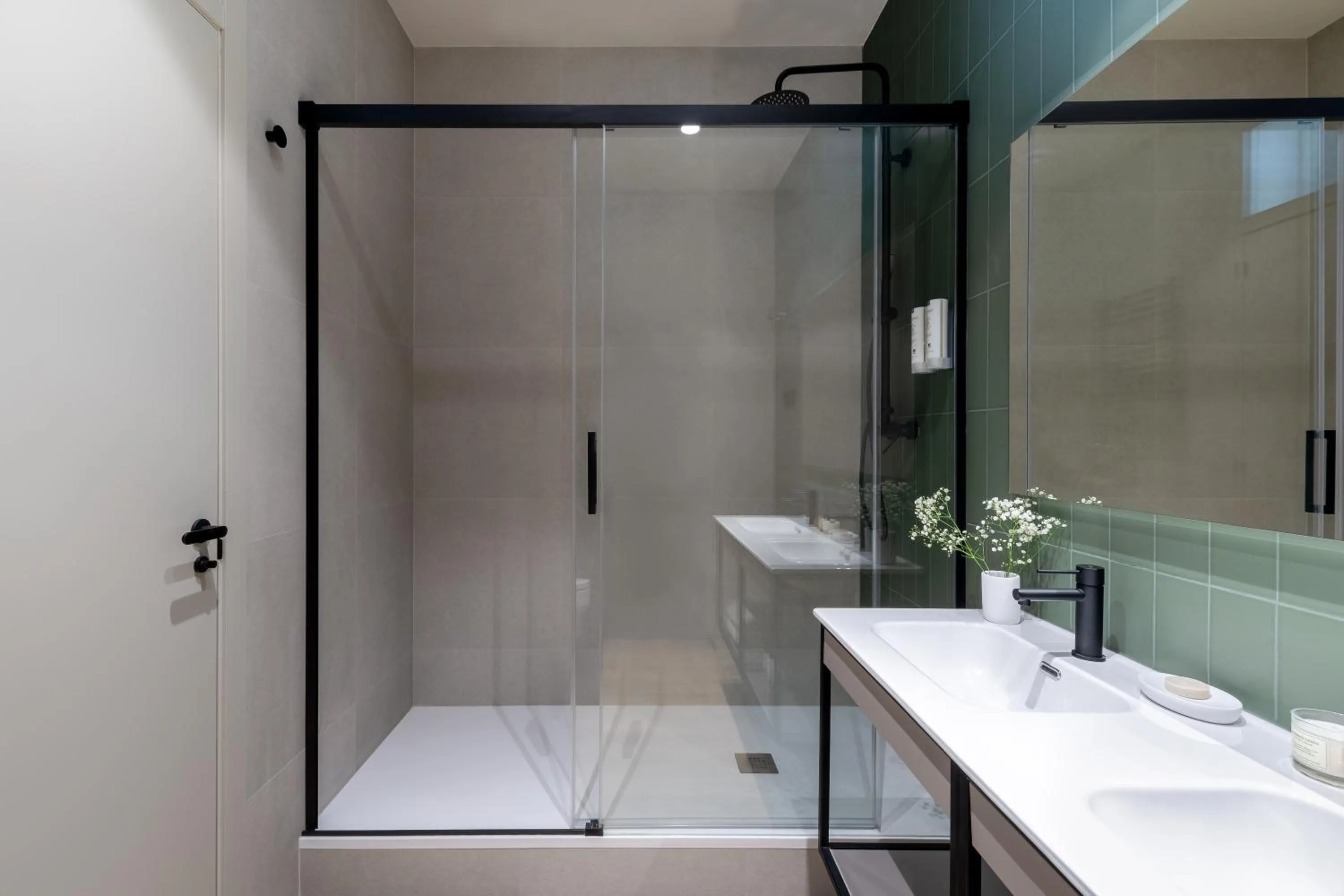 Shower in Aspasios Rambla Catalunya Apartments