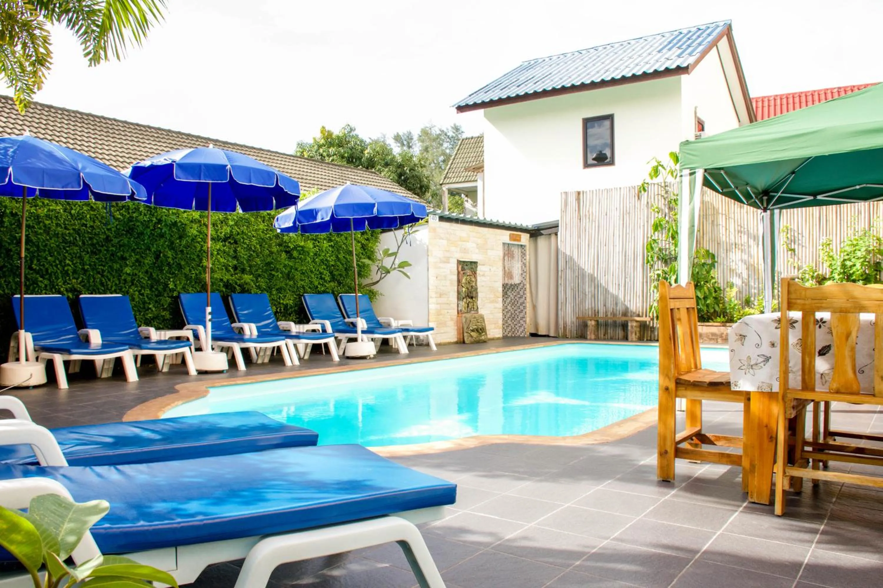 Day in Baan Rosa Bangtao Beach