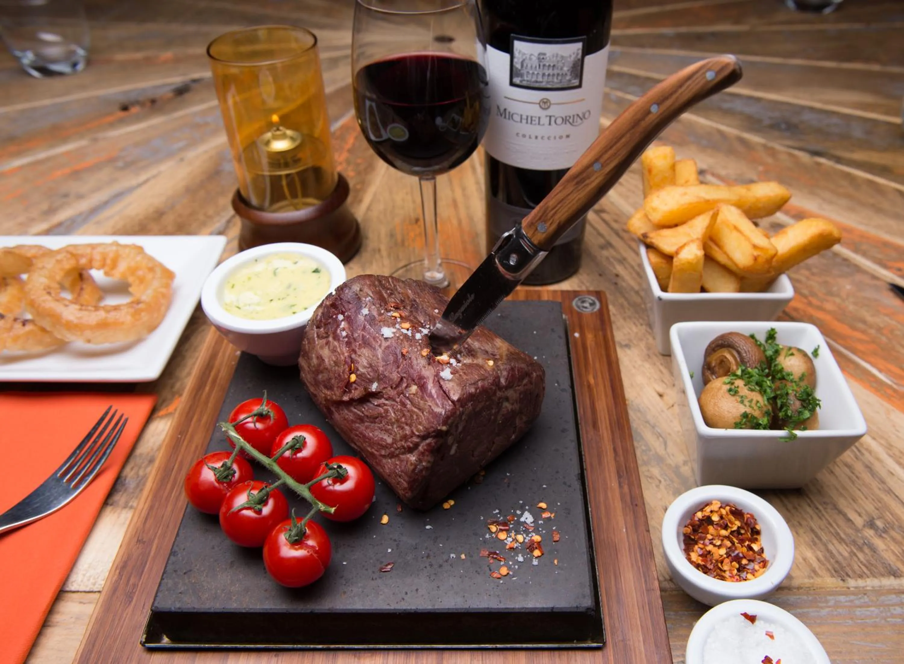 Restaurant/places to eat in The White Swan Hotel Bar & Restaurant