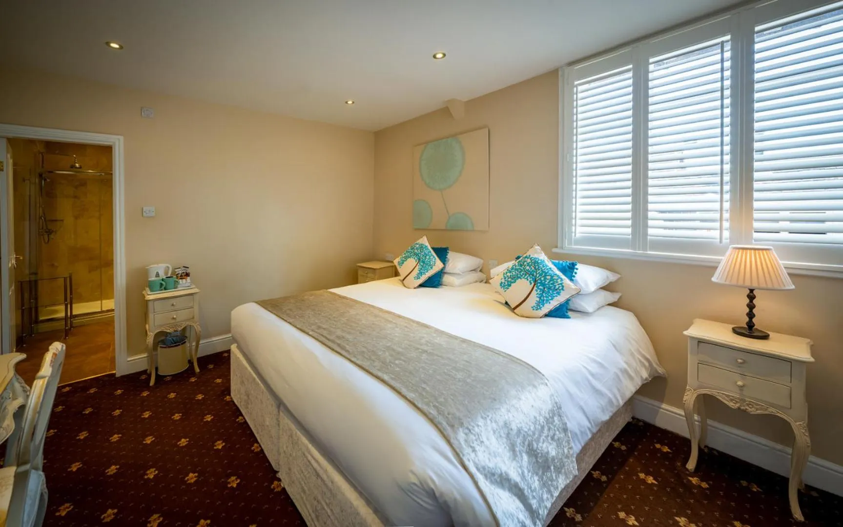 Bedroom, Bed in The White Swan Hotel Bar & Restaurant