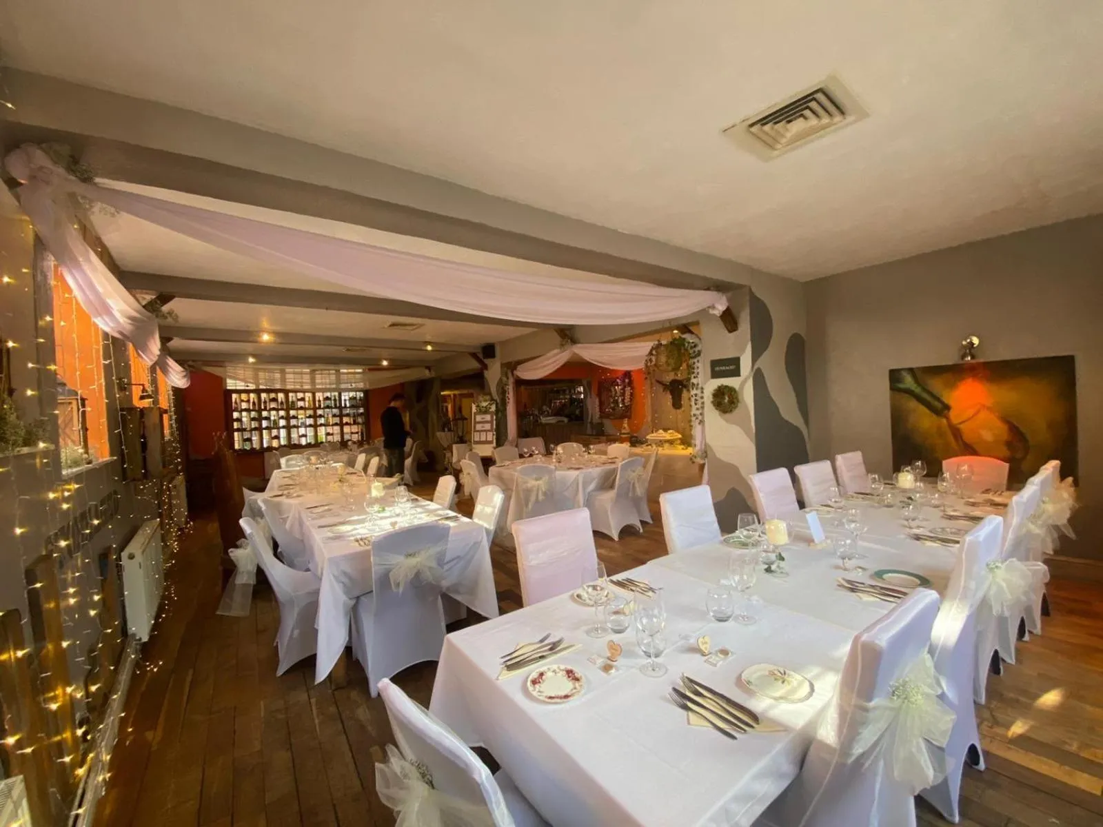 Restaurant/places to eat in The White Swan Hotel Bar & Restaurant