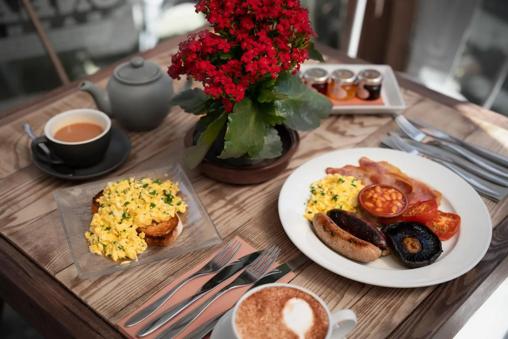 Breakfast in The White Swan Hotel Bar & Restaurant