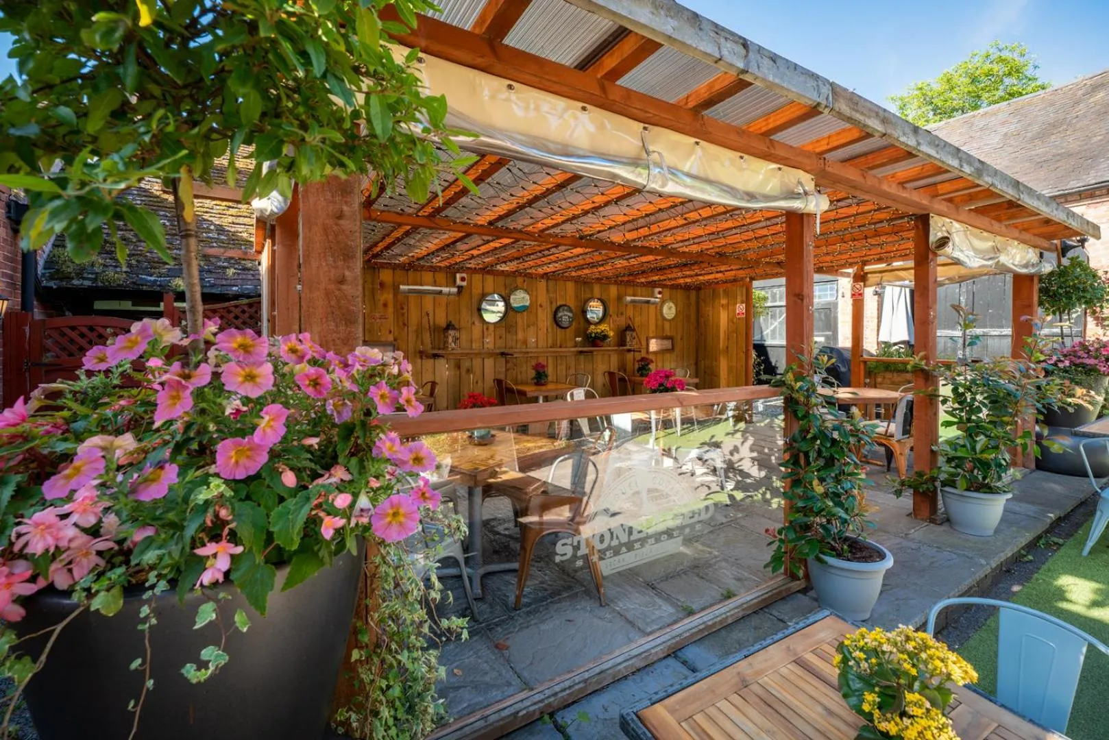 Property building in The White Swan Hotel Bar & Restaurant