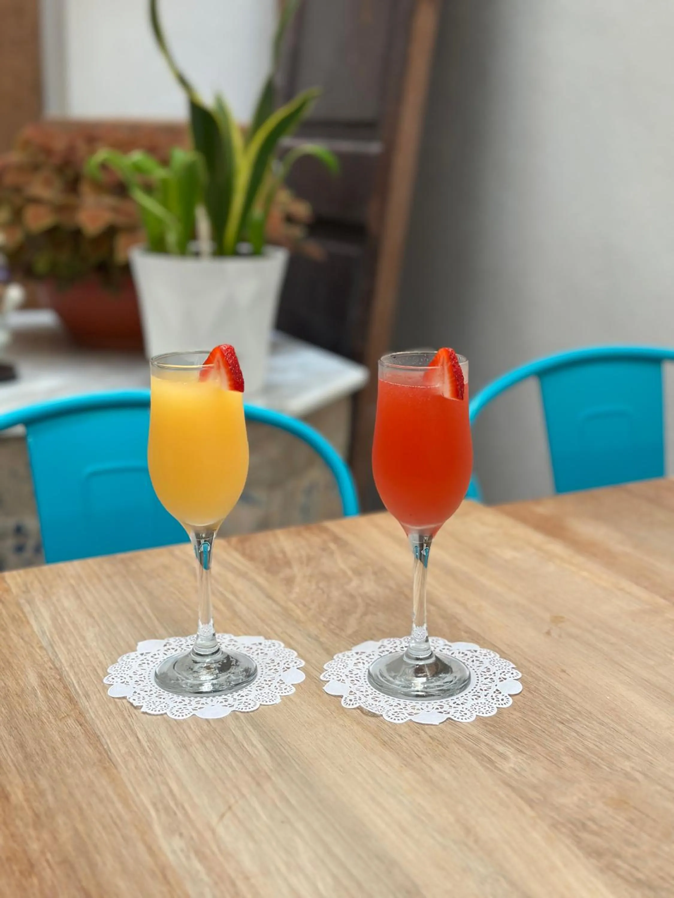 Restaurant/places to eat in 352 Guest House Hotel Boutique