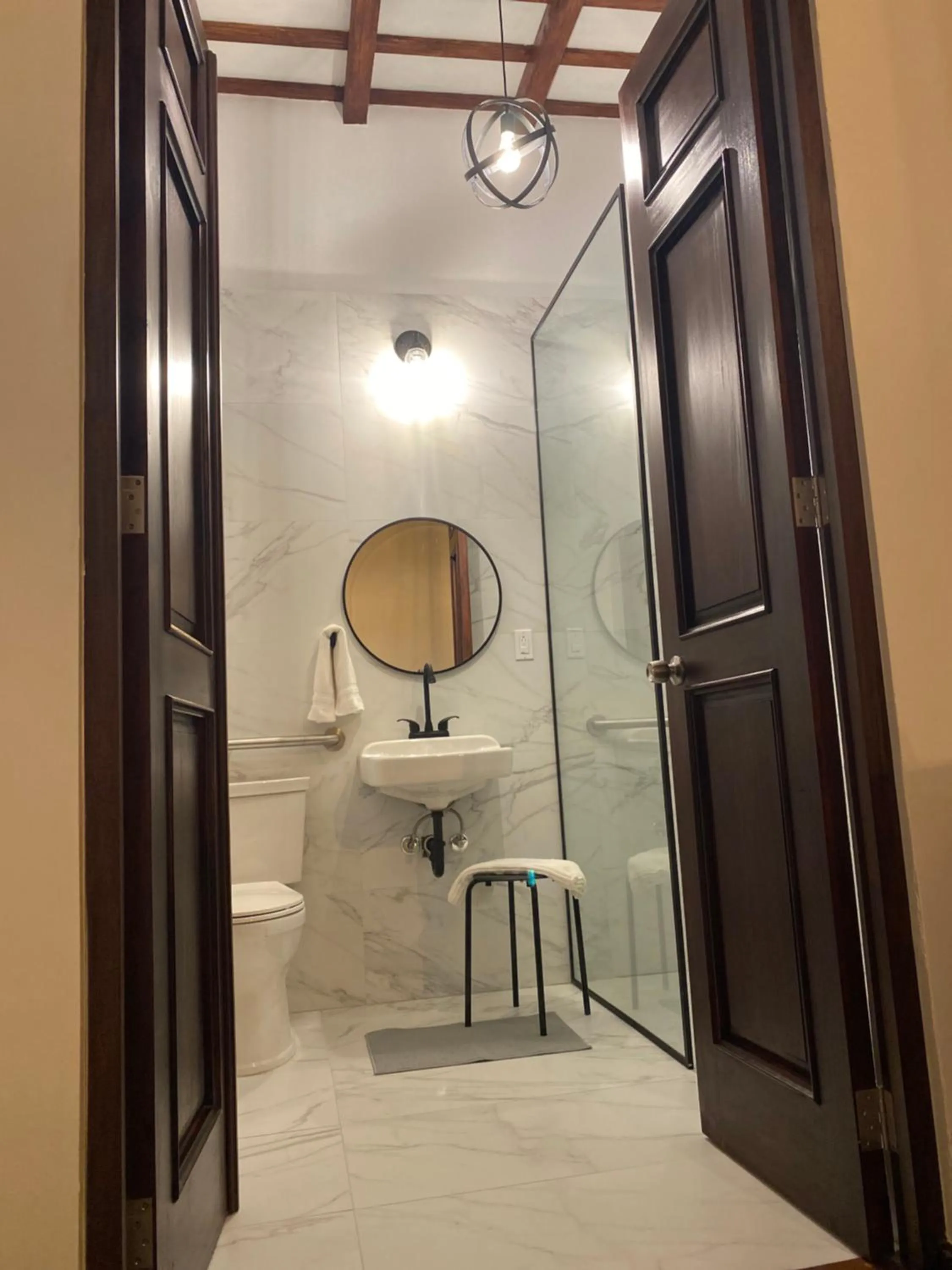 Bathroom in 352 Guest House Hotel Boutique