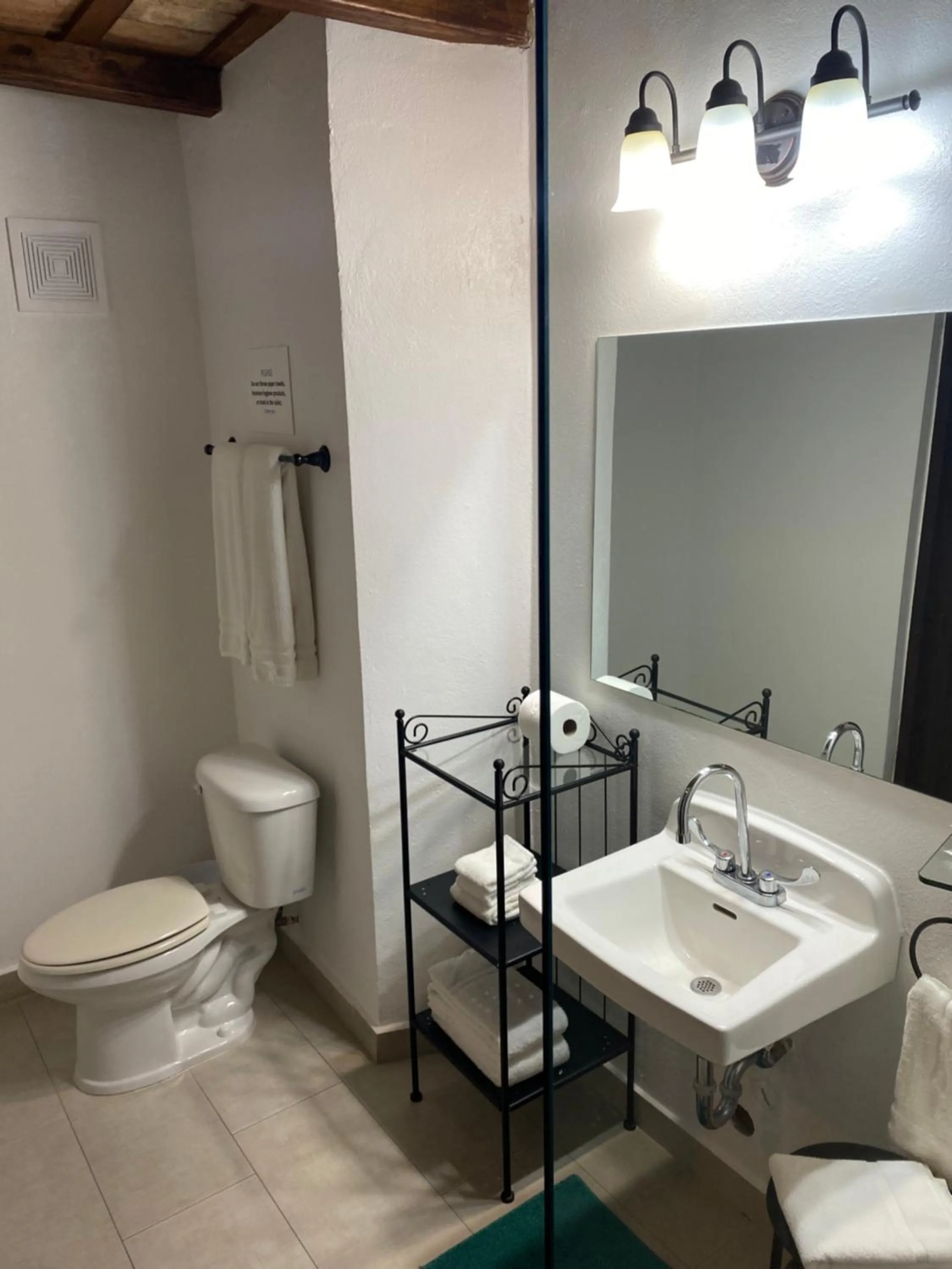 Bathroom in 352 Guest House Hotel Boutique