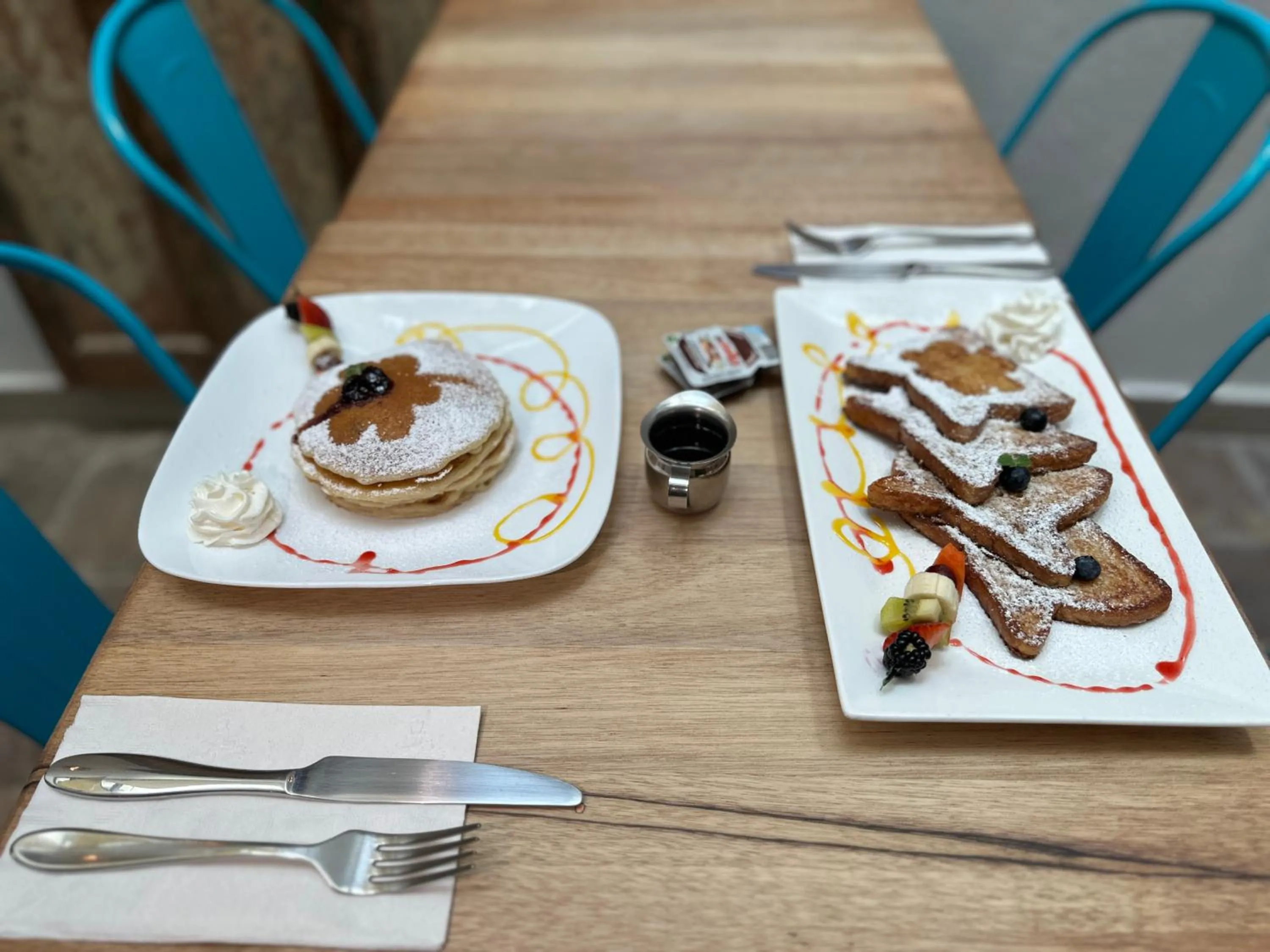 Restaurant/places to eat in 352 Guest House Hotel Boutique