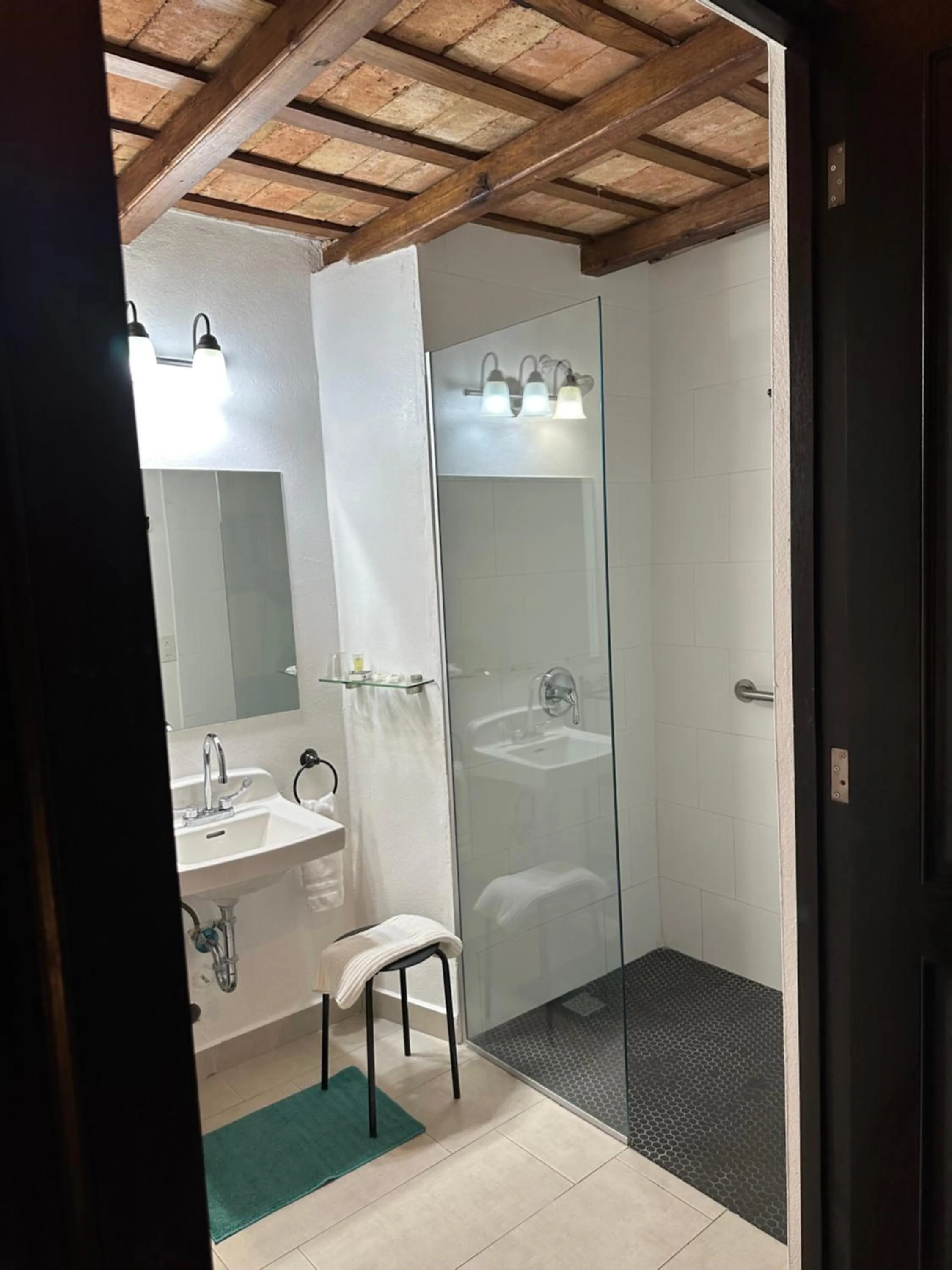 Shower in 352 Guest House Hotel Boutique