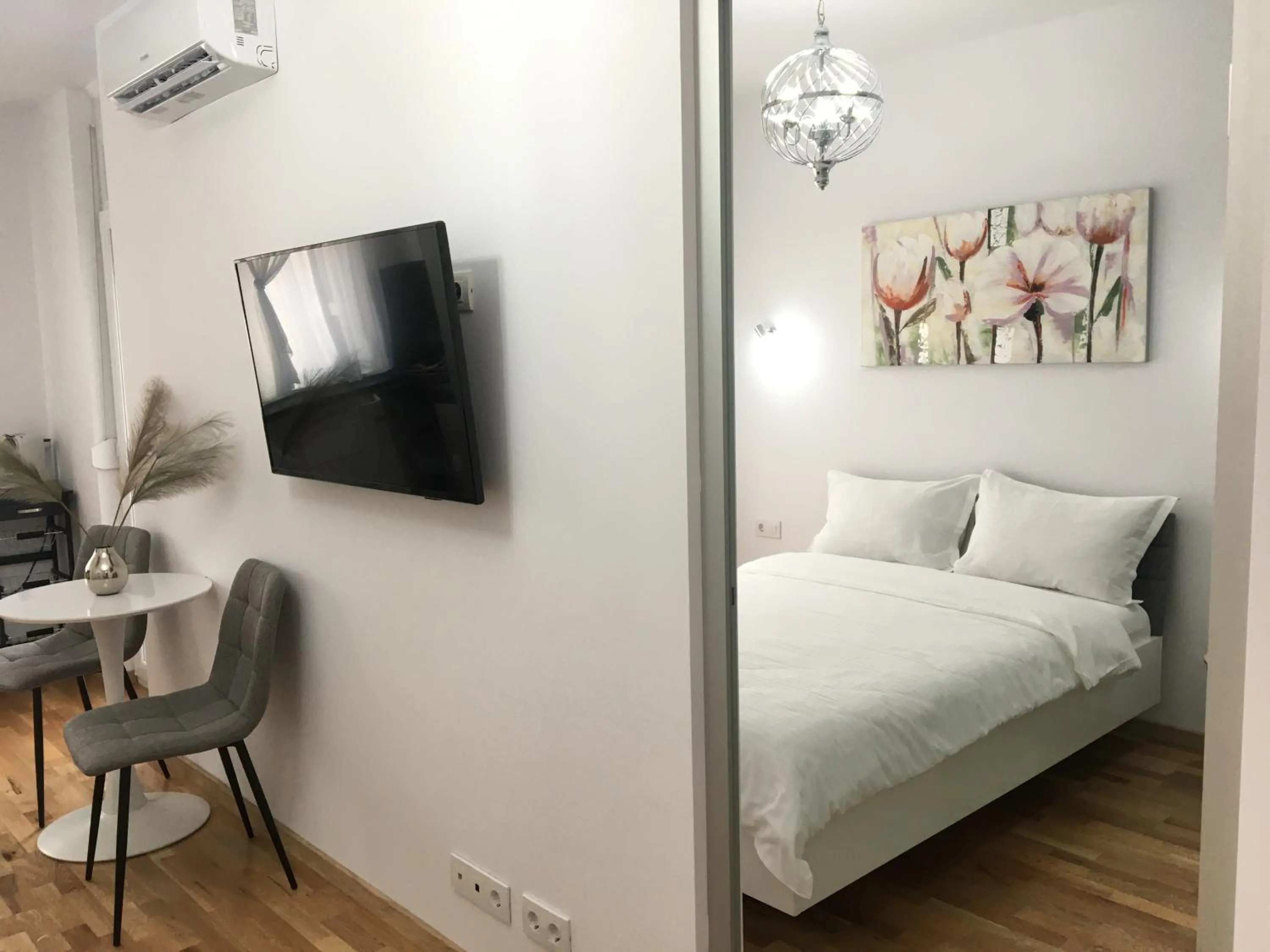 Living room, Bed in Top Level Residence