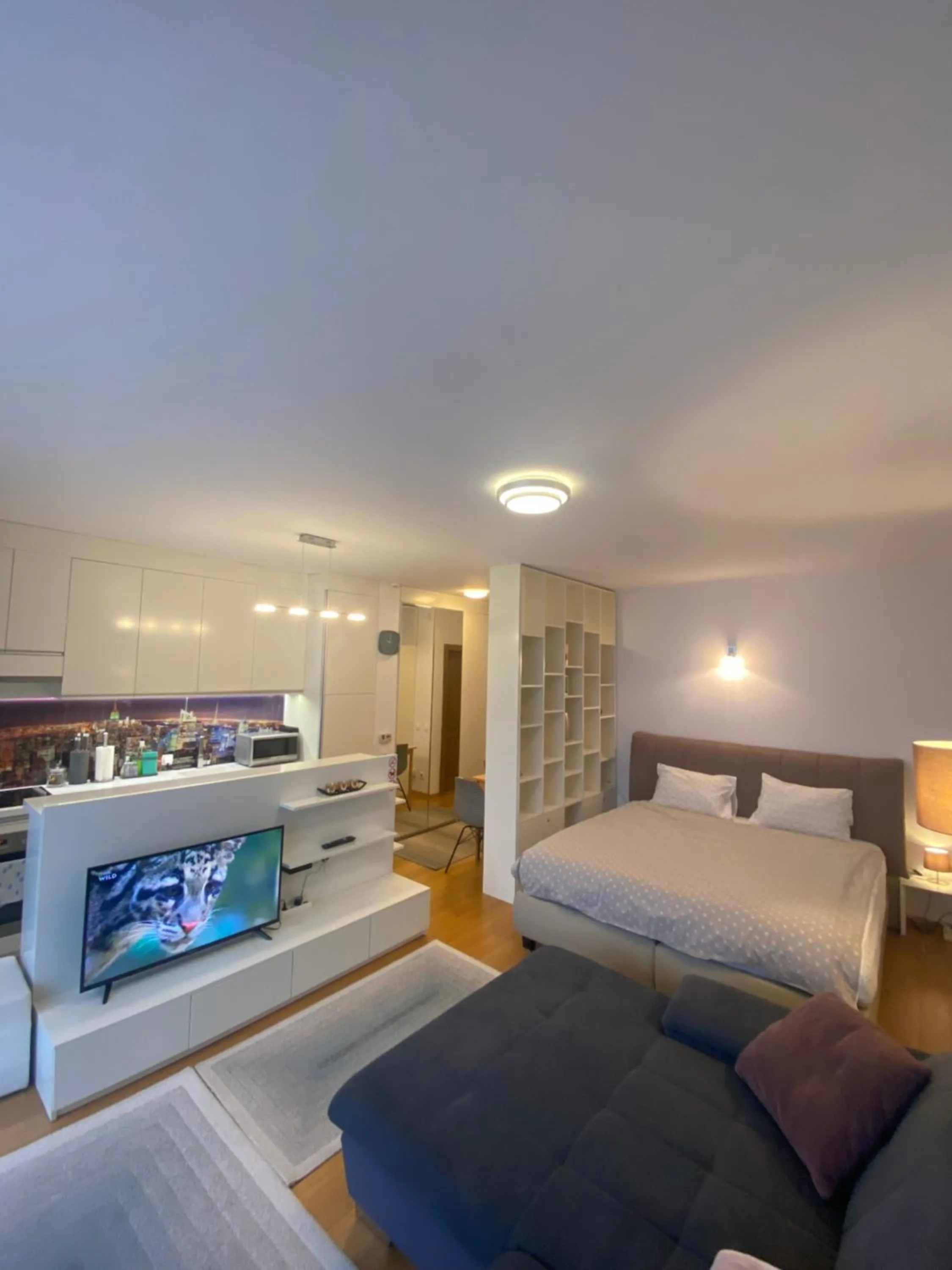 Photo of the whole room, Bed in Top Level Residence