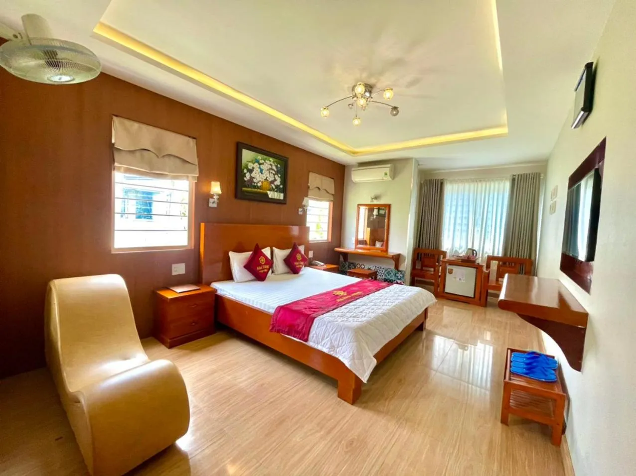 Photo of the whole room, Bed in Mai Vang Hotel