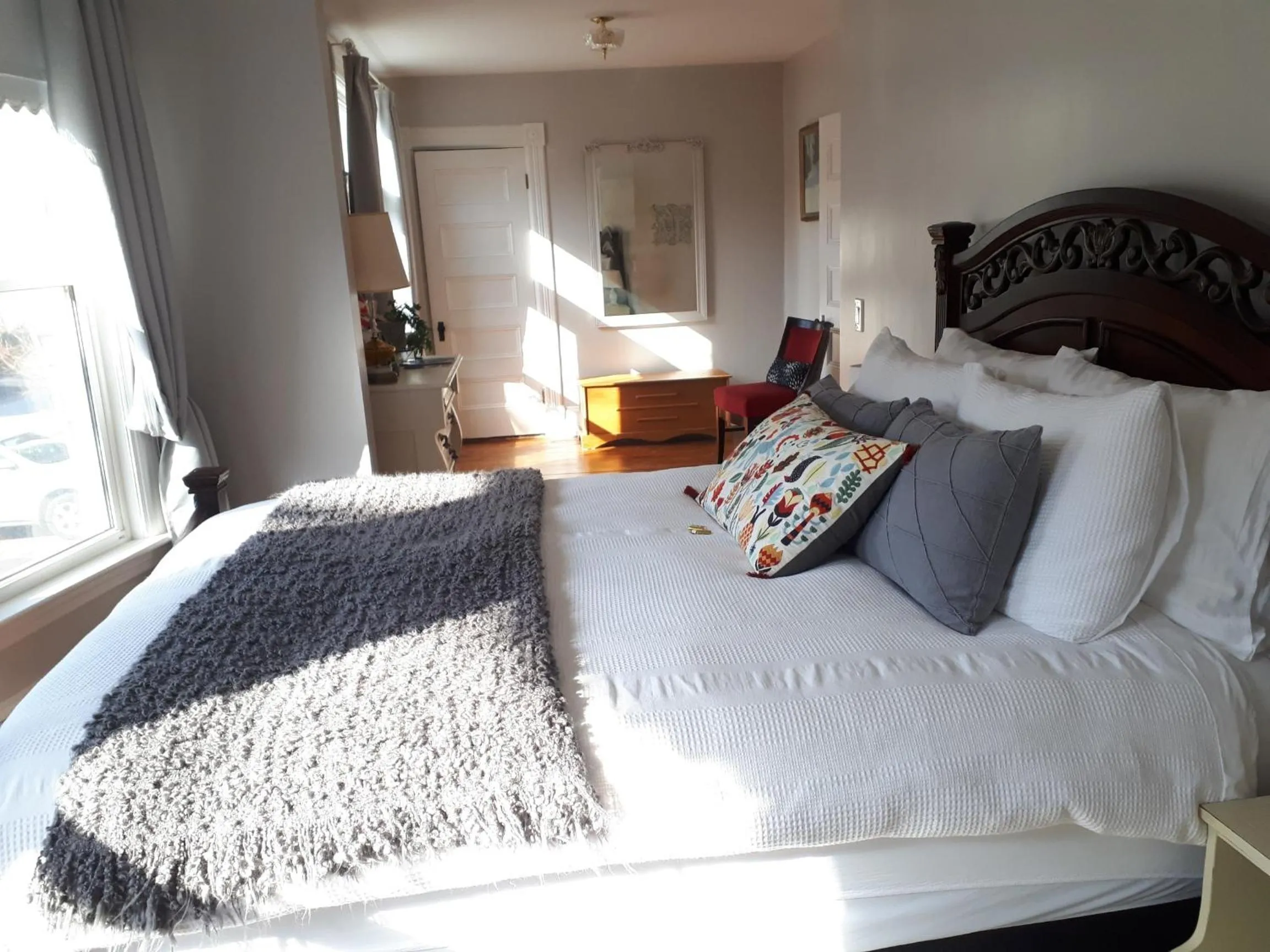 Bed in Hillside Landing B&B