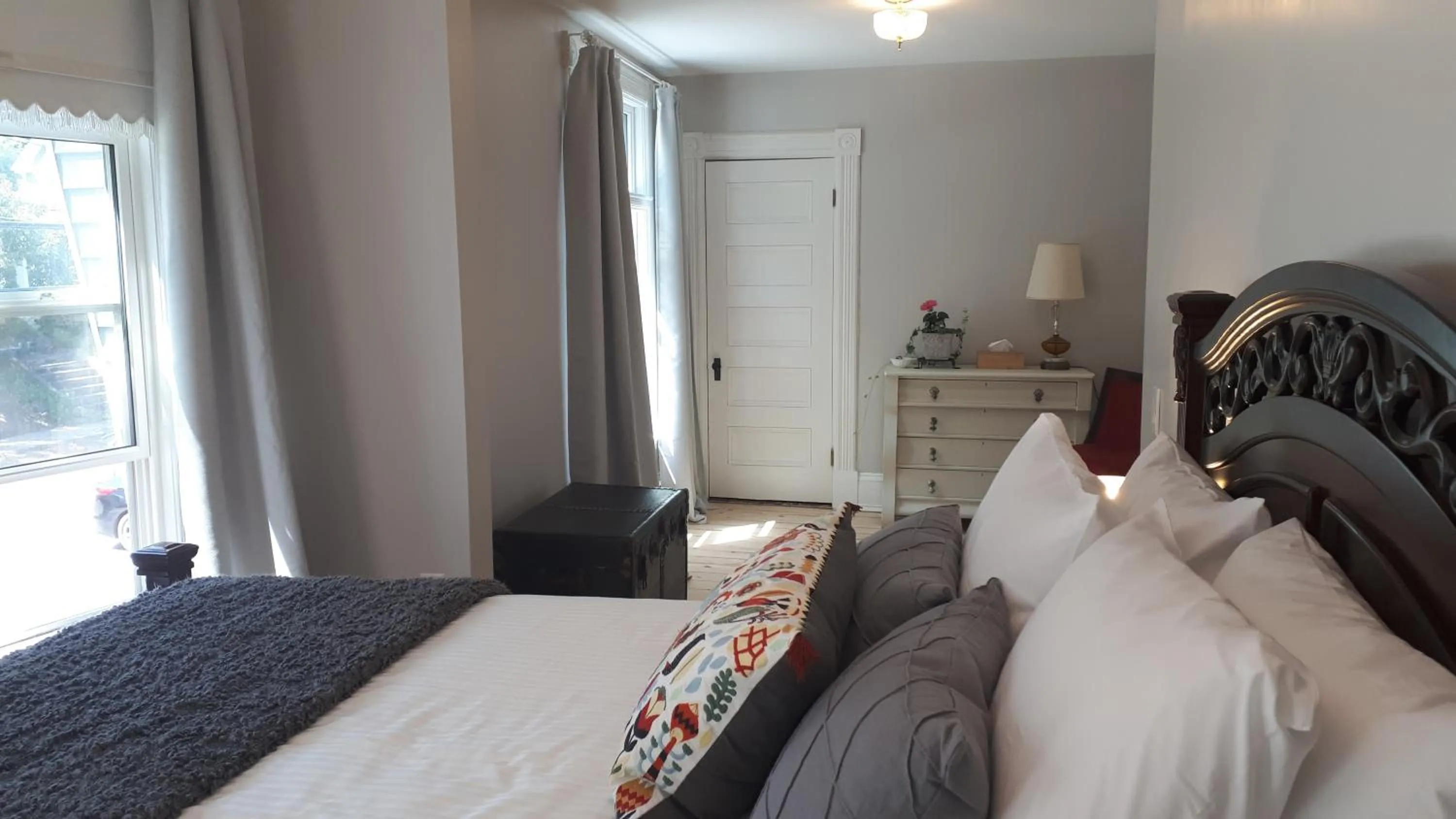 Bed in Hillside Landing B&B