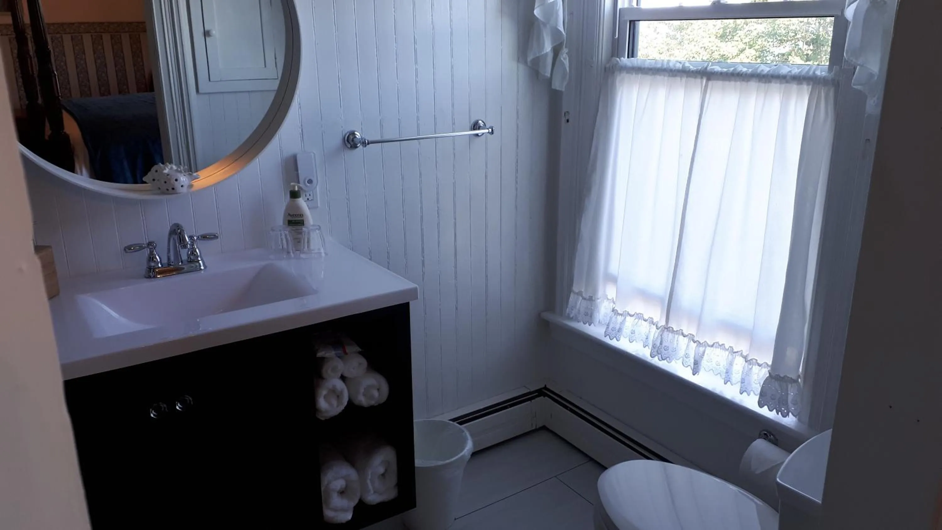 Bathroom in Hillside Landing B&B