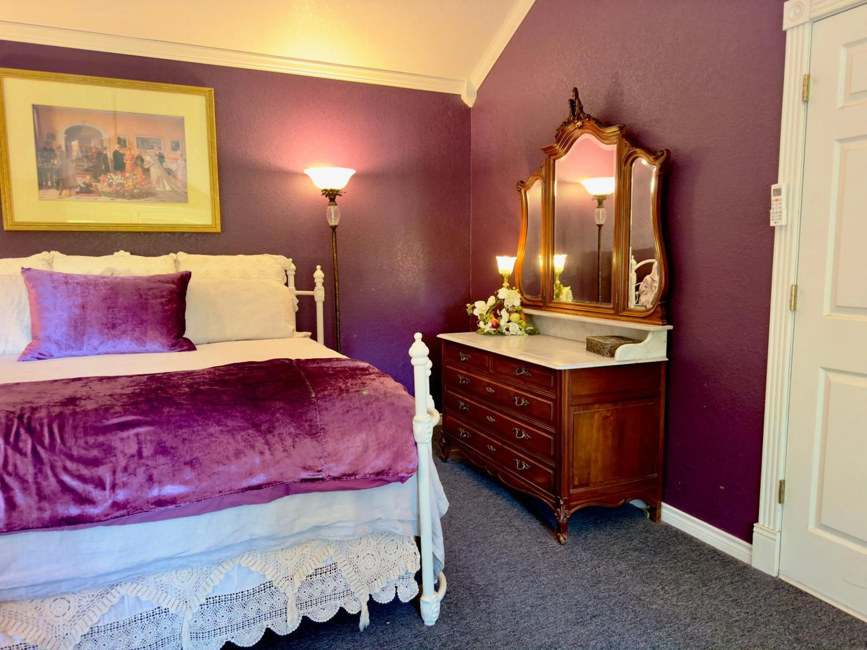 Property building, Bed in Bed and Breakfast on White Rock Creek