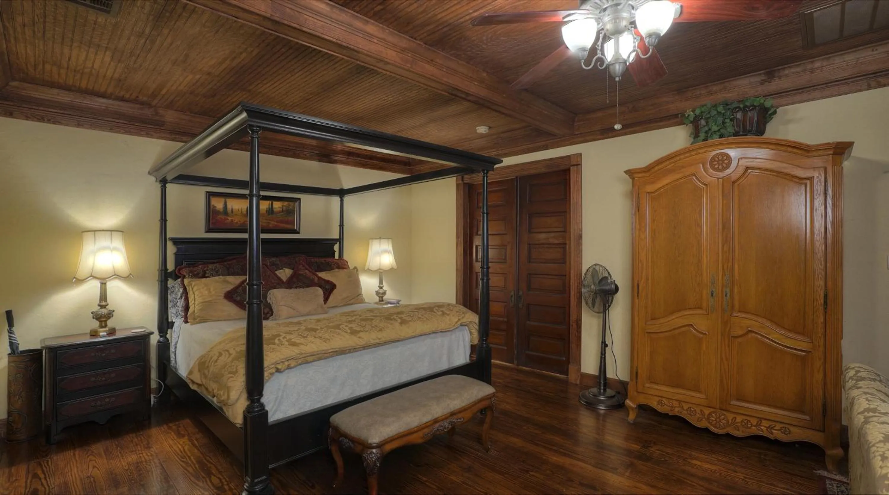 Property building, Bed in Bed and Breakfast on White Rock Creek