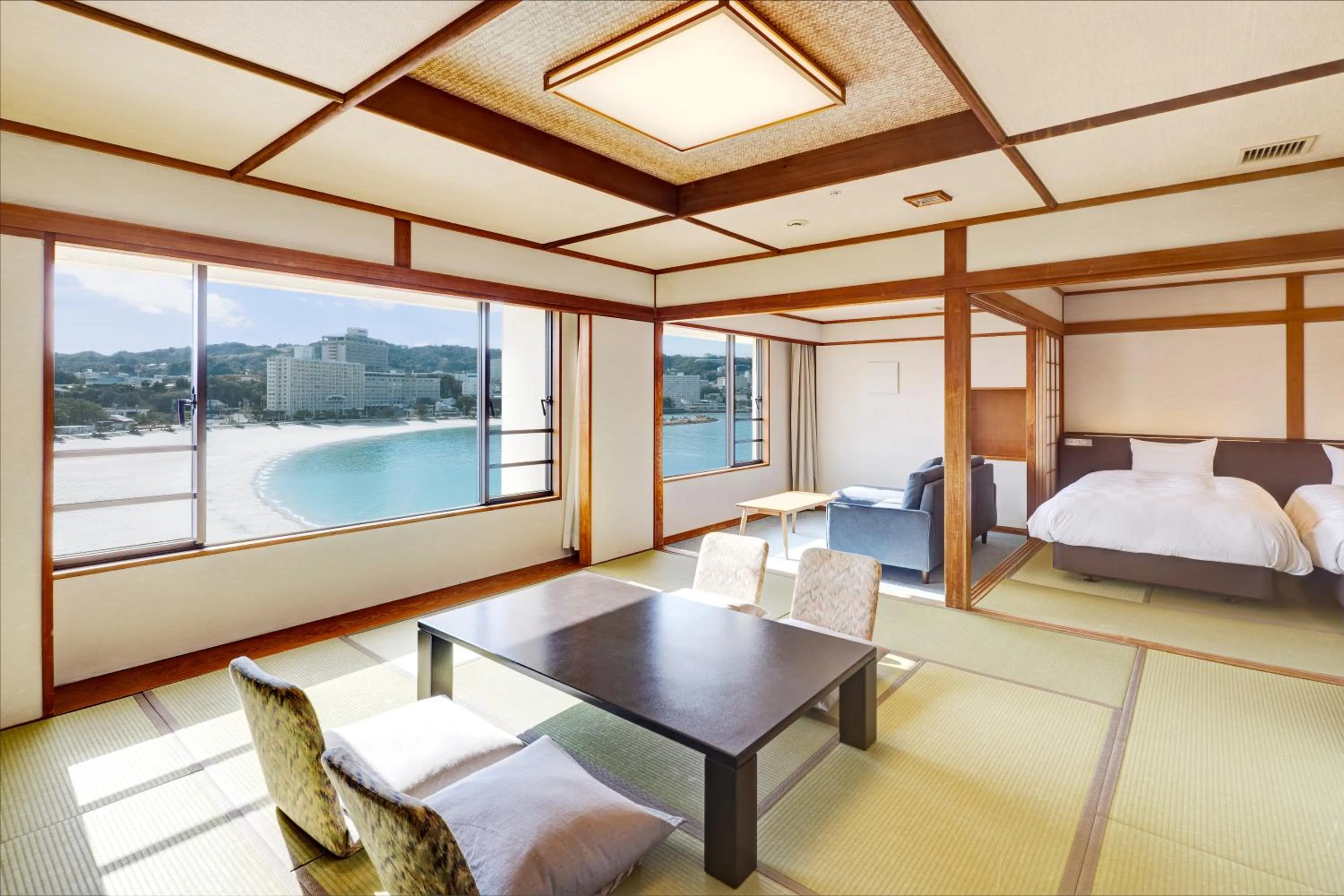 Photo of the whole room, Bed in Shiraraso Grand Hotel