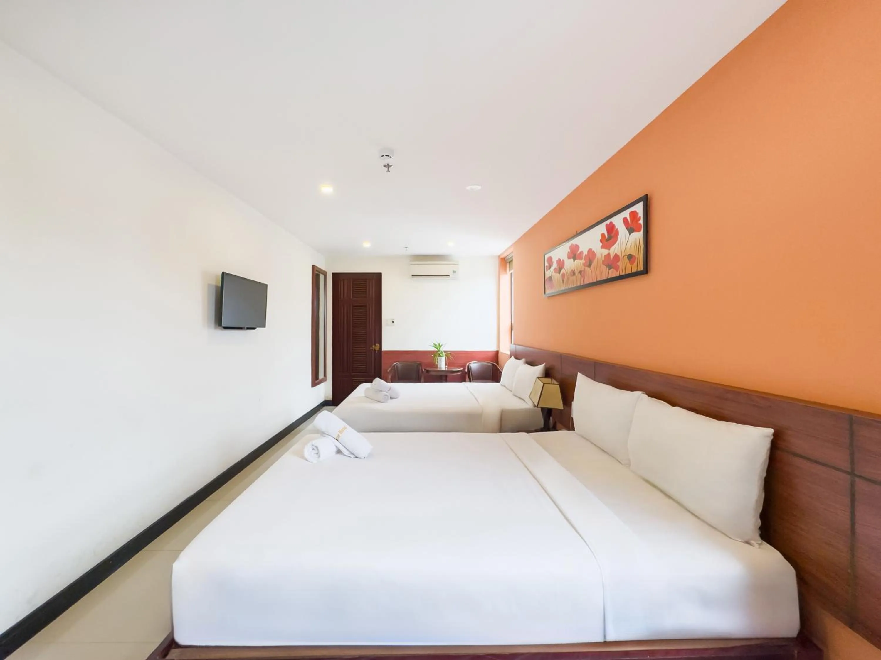 Photo of the whole room, Bed in Quoc Cuong Center Da Nang Hotel by Haviland