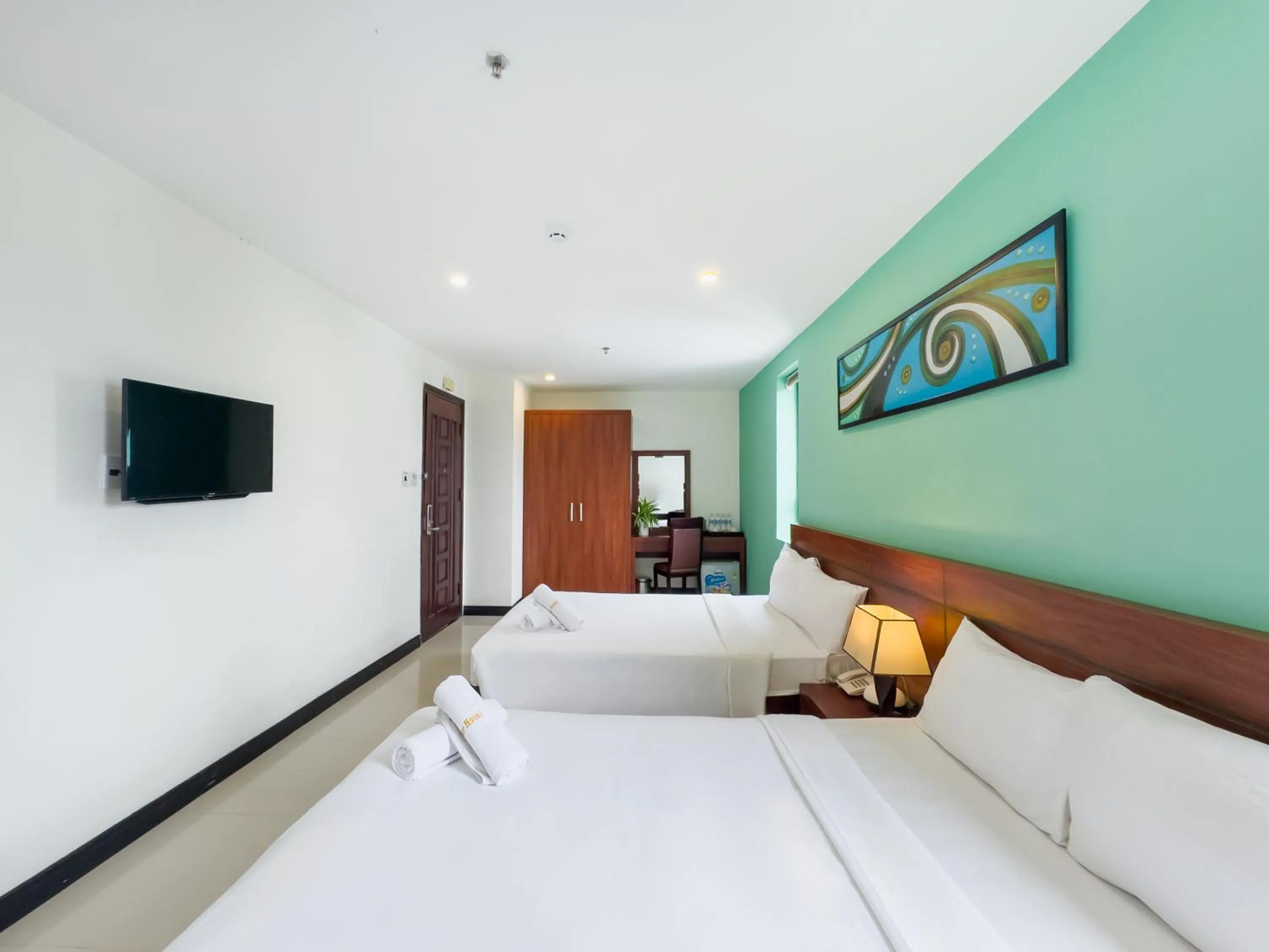 Photo of the whole room, Bed in Quoc Cuong Center Da Nang Hotel by Haviland
