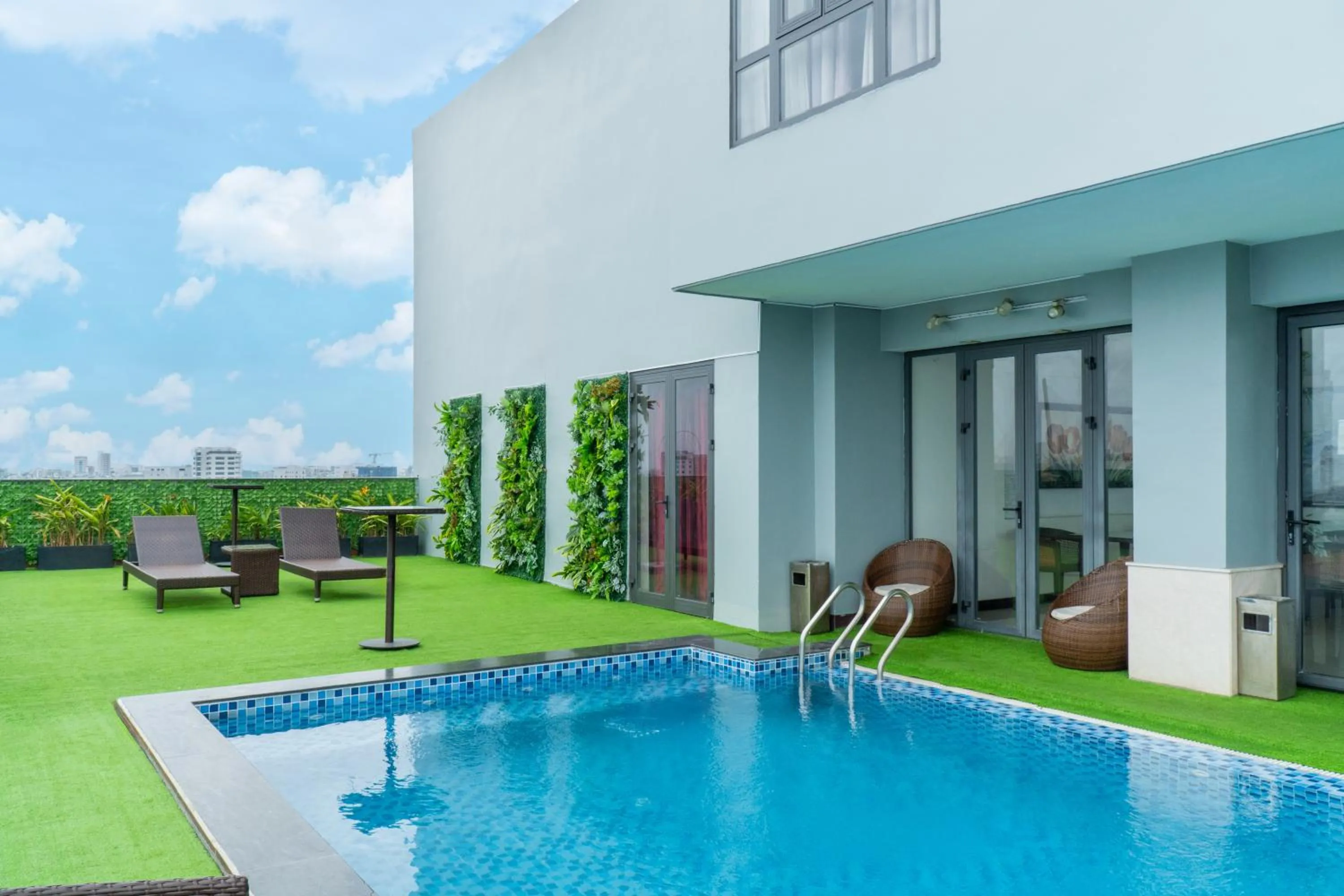 Swimming pool in Quoc Cuong Center Da Nang Hotel by Haviland