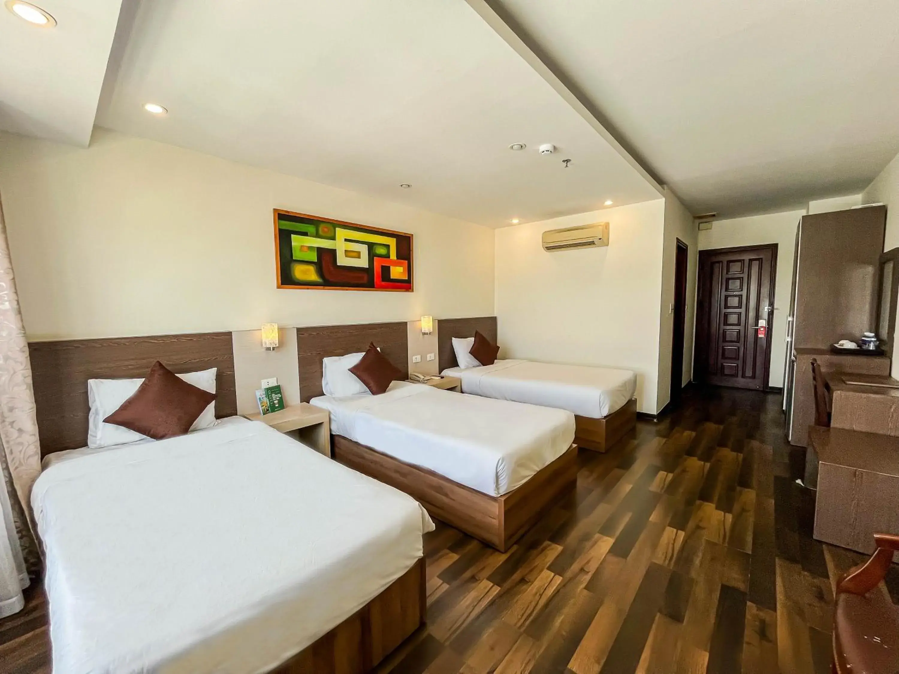 Triple Room with City View in Quoc Cuong Center Da Nang Hotel by Haviland Triple Room with City View in Quoc Cuong Center Da Nang Hotel by Haviland