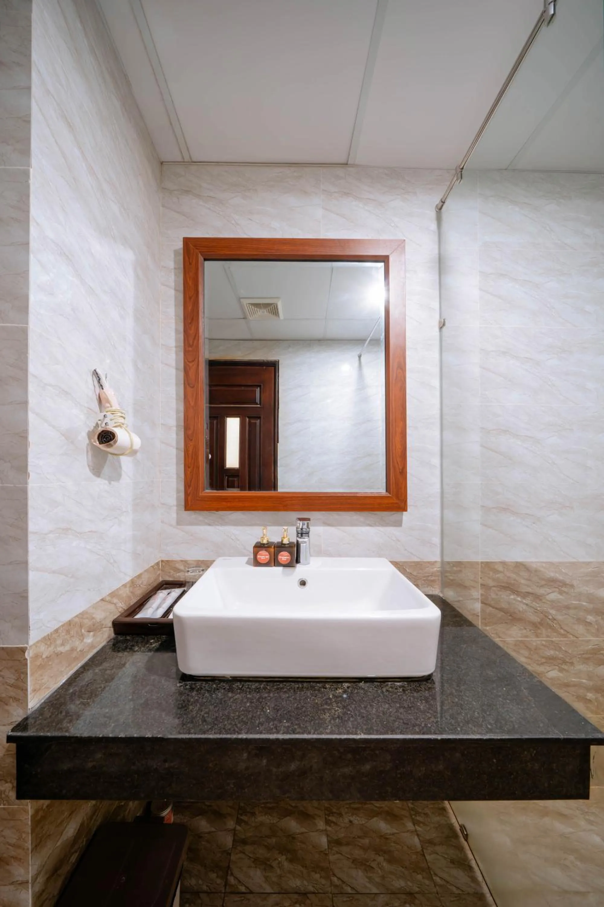 Shower, Bed in Quoc Cuong Center Da Nang Hotel by Haviland