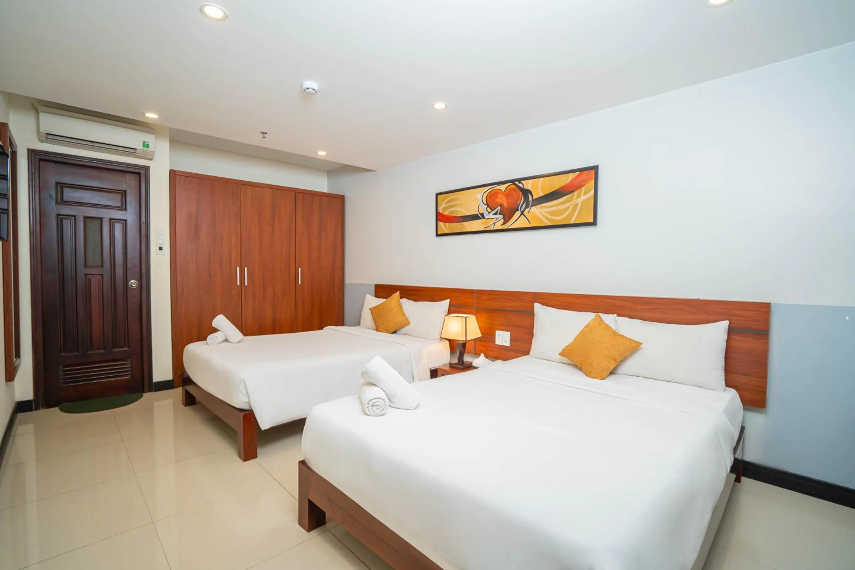 Photo of the whole room, Bed in Quoc Cuong Center Da Nang Hotel by Haviland