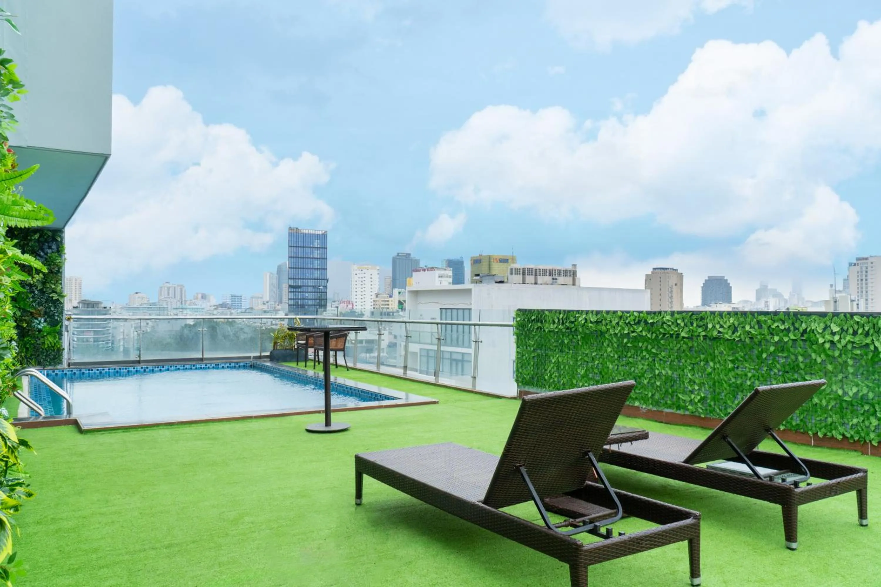 Swimming pool in Quoc Cuong Center Da Nang Hotel by Haviland