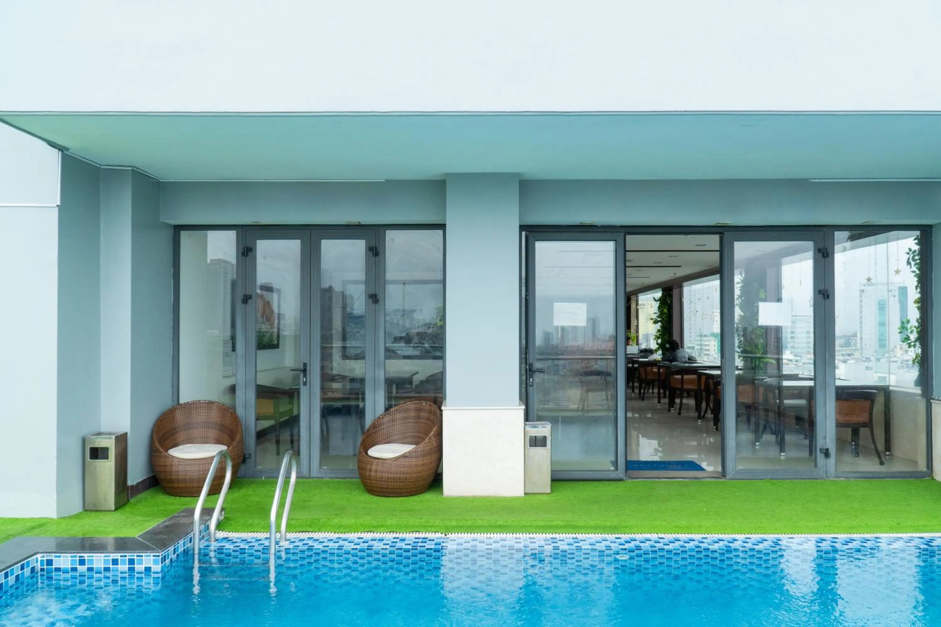 Swimming pool in Quoc Cuong Center Da Nang Hotel by Haviland