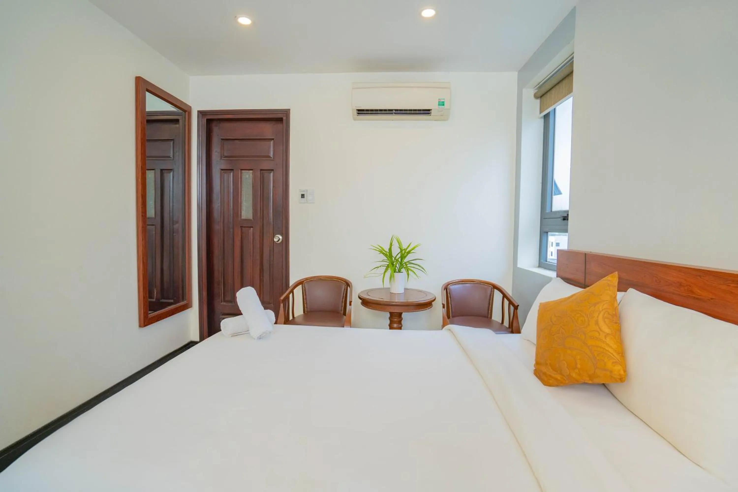 Photo of the whole room, Bed in Quoc Cuong Center Da Nang Hotel by Haviland