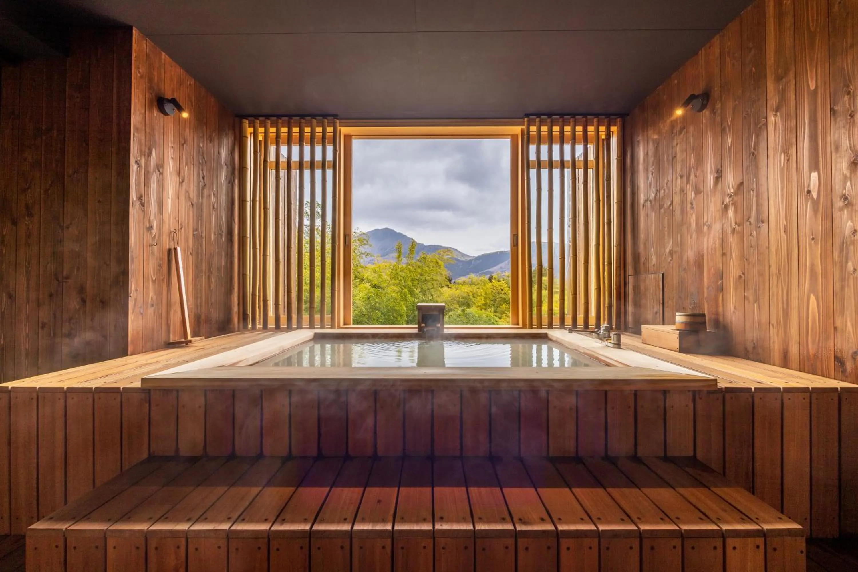 Natural landscape in Kinnotake Sengokuhara(Adult Only)