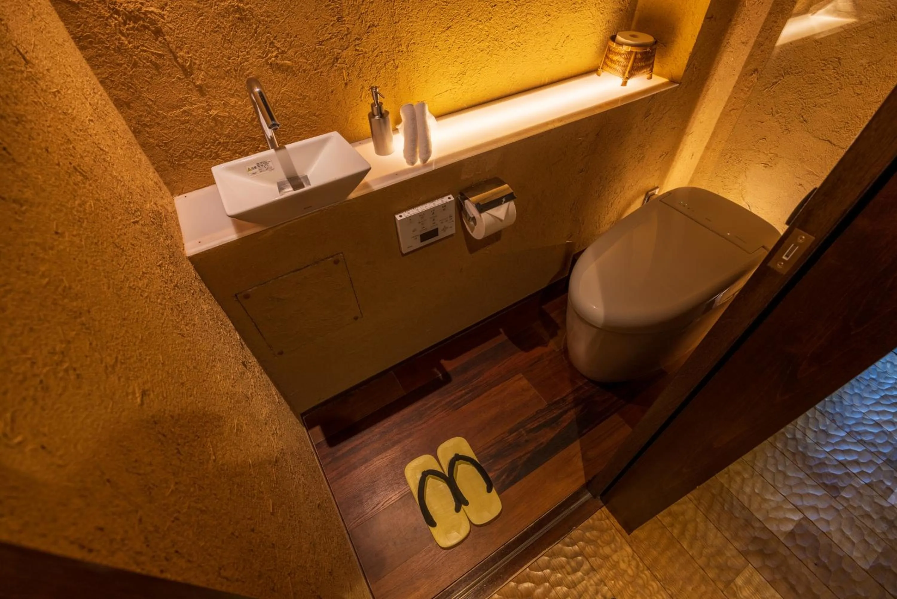 Toilet in Kinnotake Sengokuhara(Adult Only)