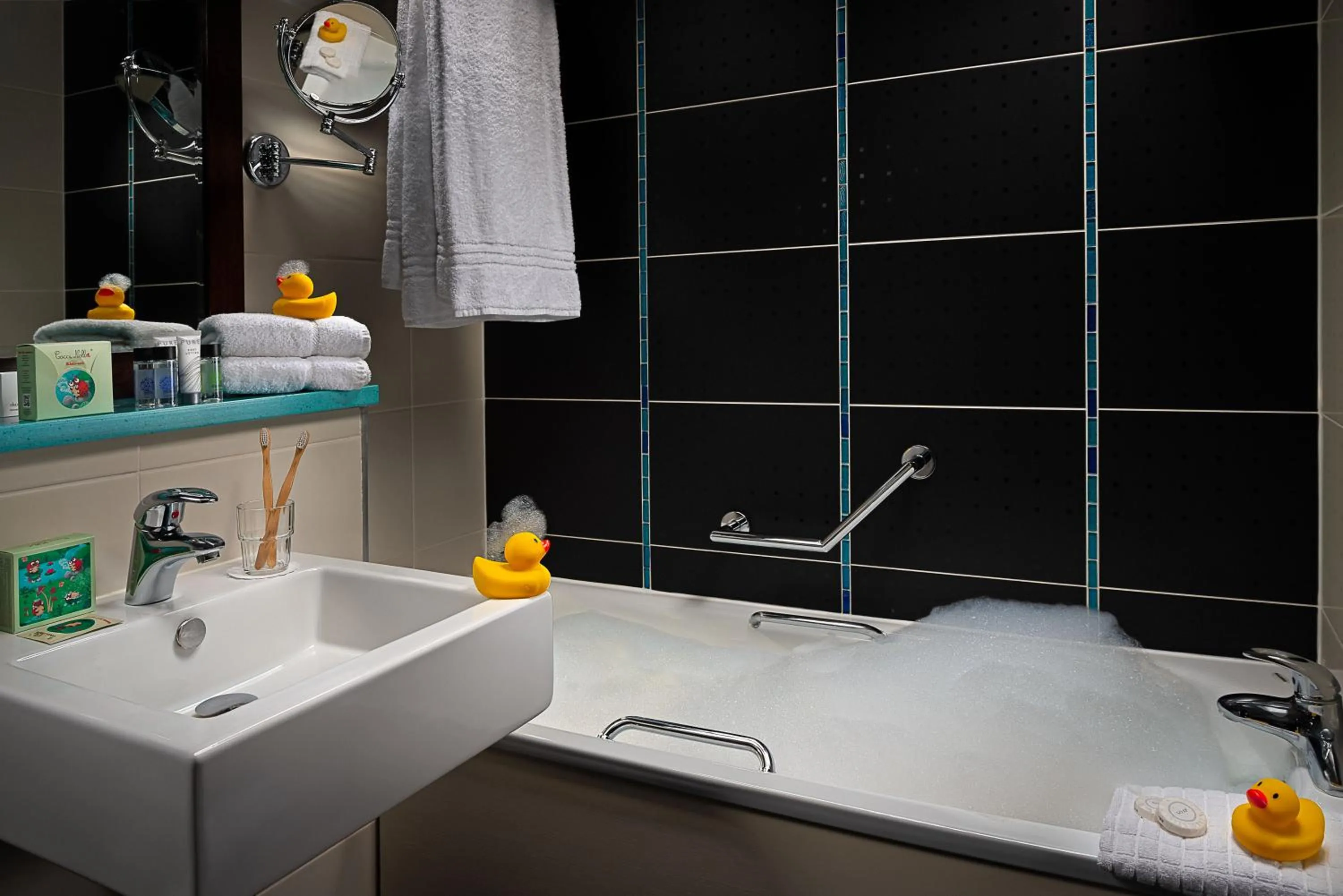 Bathroom in Carlton Hotel Blanchardstown