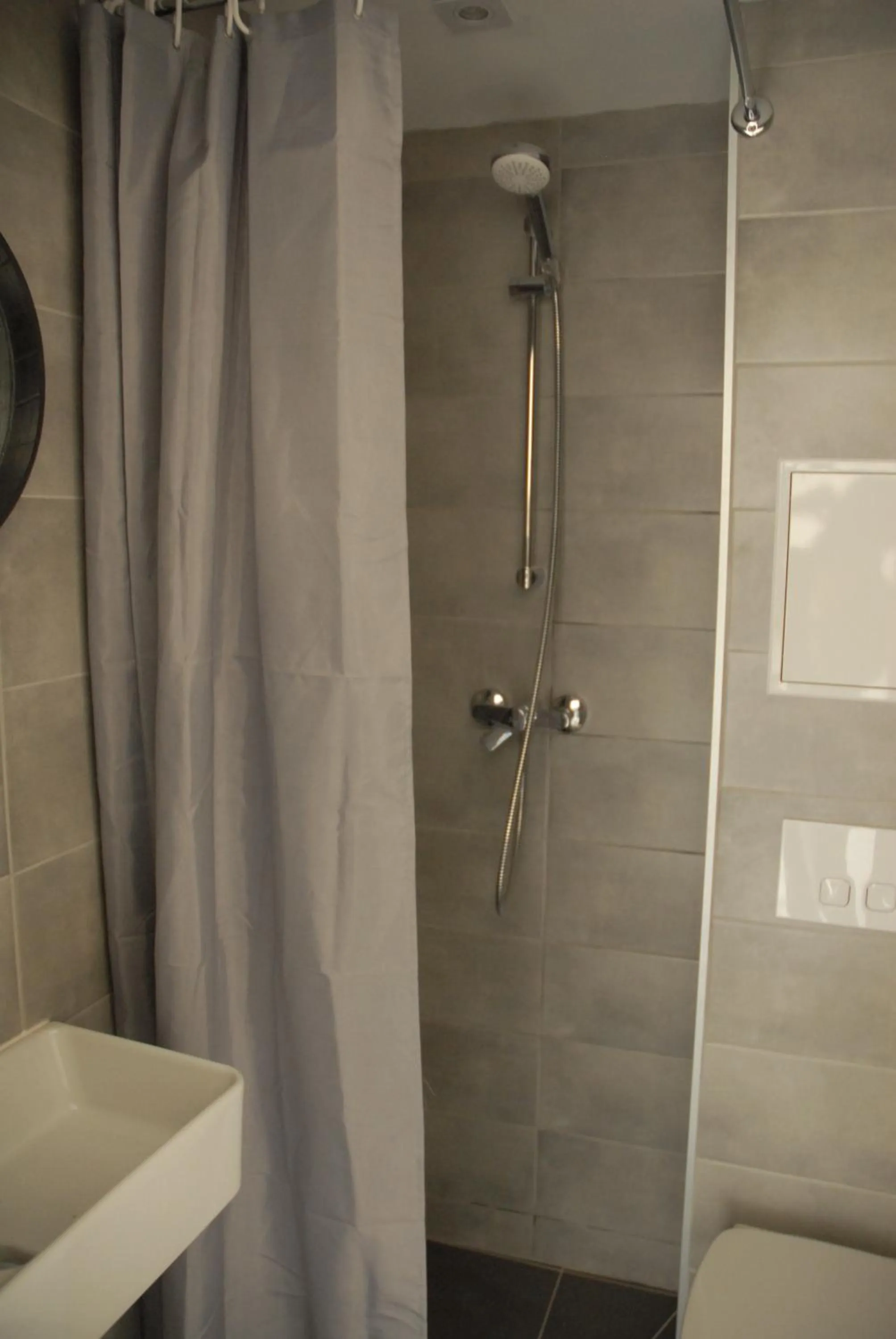 Shower in Hôtel Almanarre Plage - Hôtel Eco-Responsable face à la mer