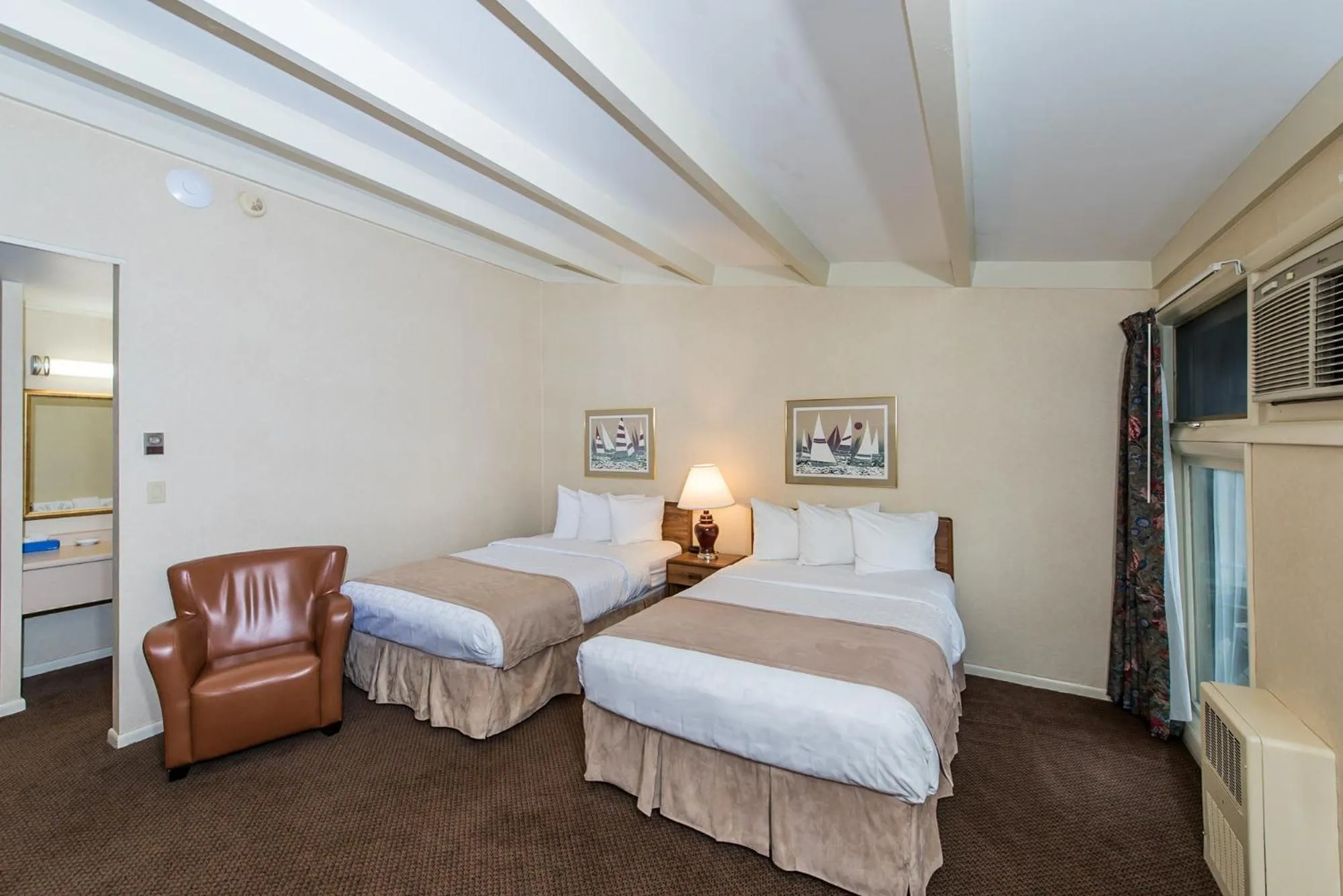 Deluxe Double Room in Windjammer Lodge