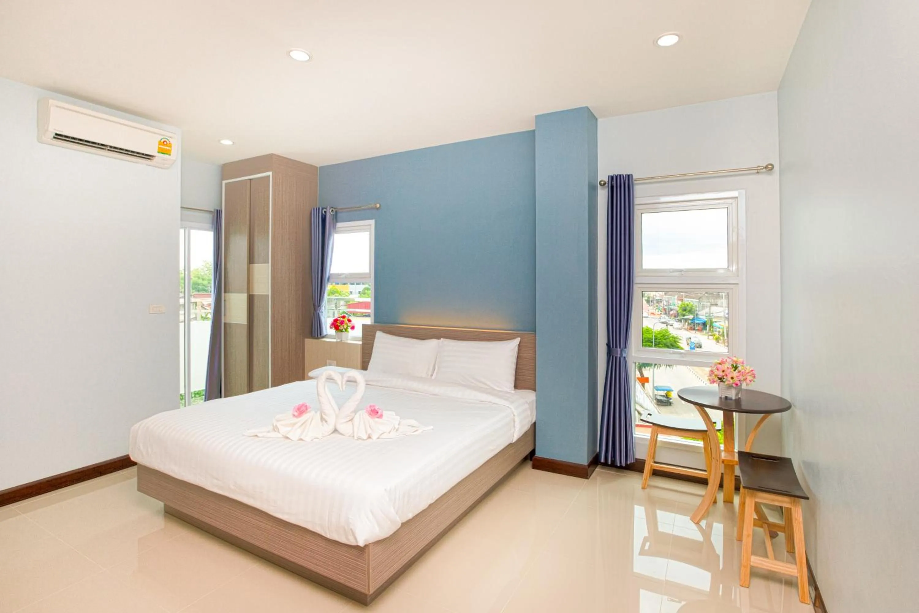 Bed in Je T'aime Hotel