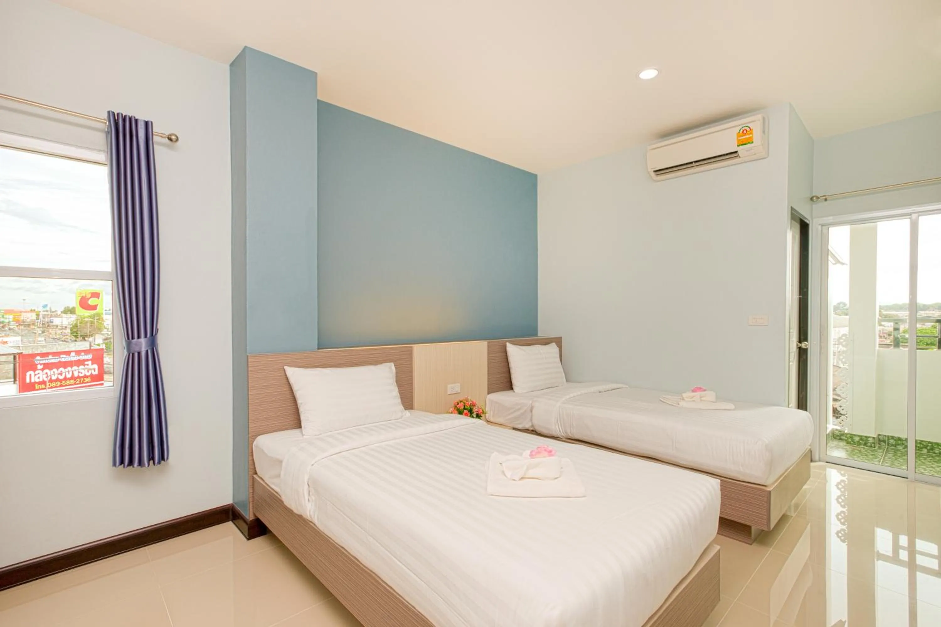 Bed in Je T'aime Hotel