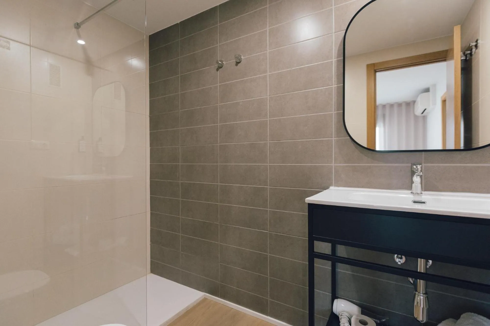 Shower in Pio XII Apartments Valencia