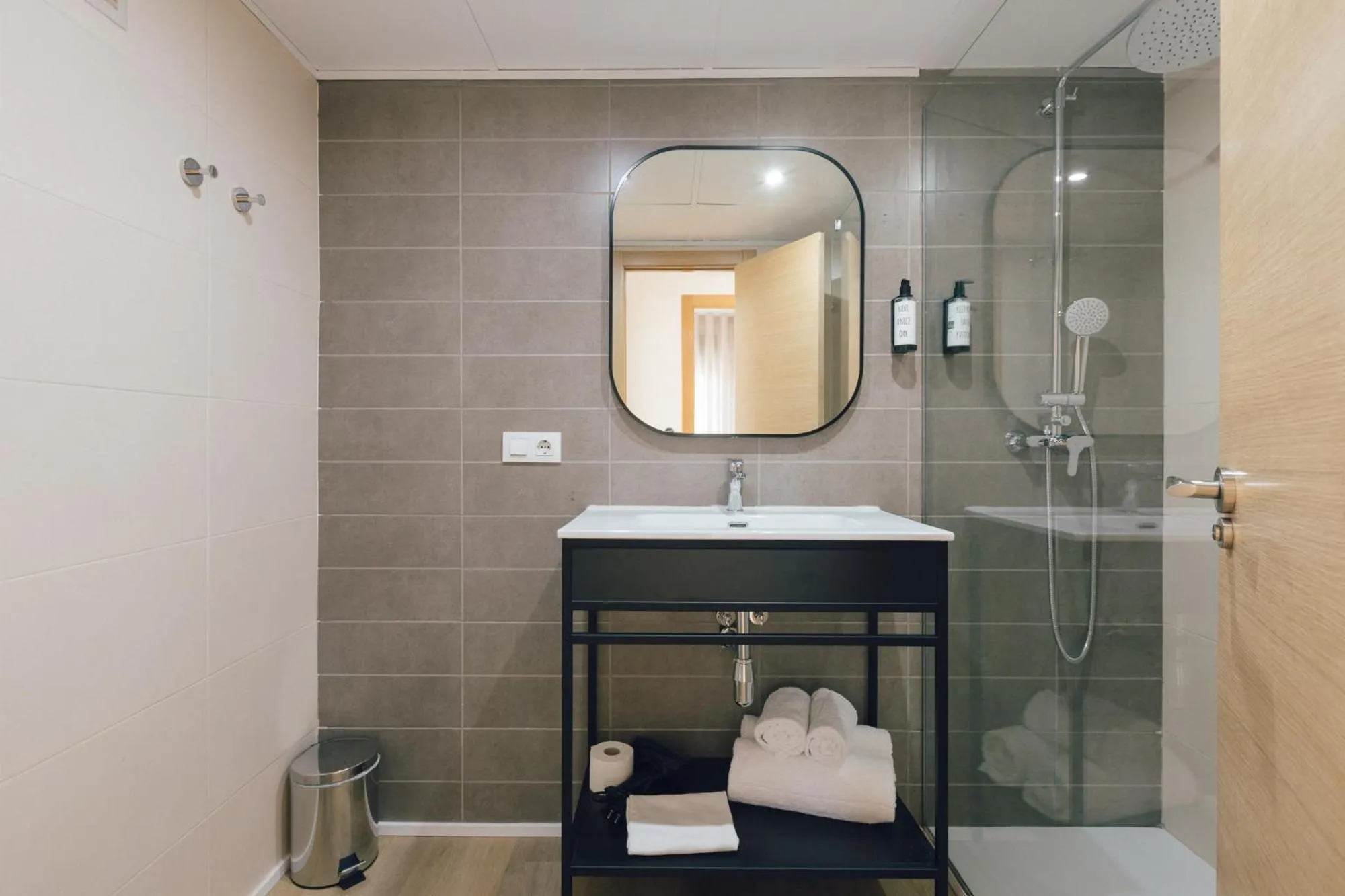 Shower in Pio XII Apartments Valencia